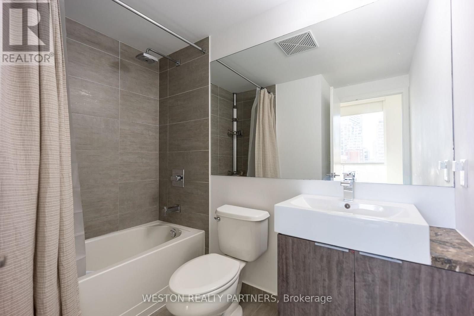 514 - 478 King Street W Property Photo 15