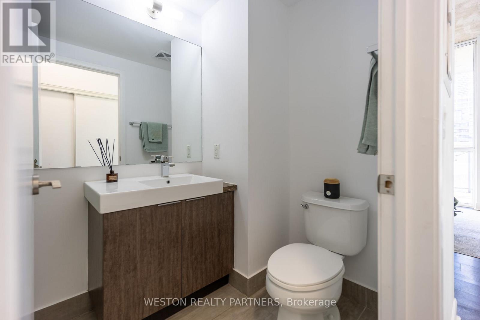 514 - 478 King Street W Property Photo 18