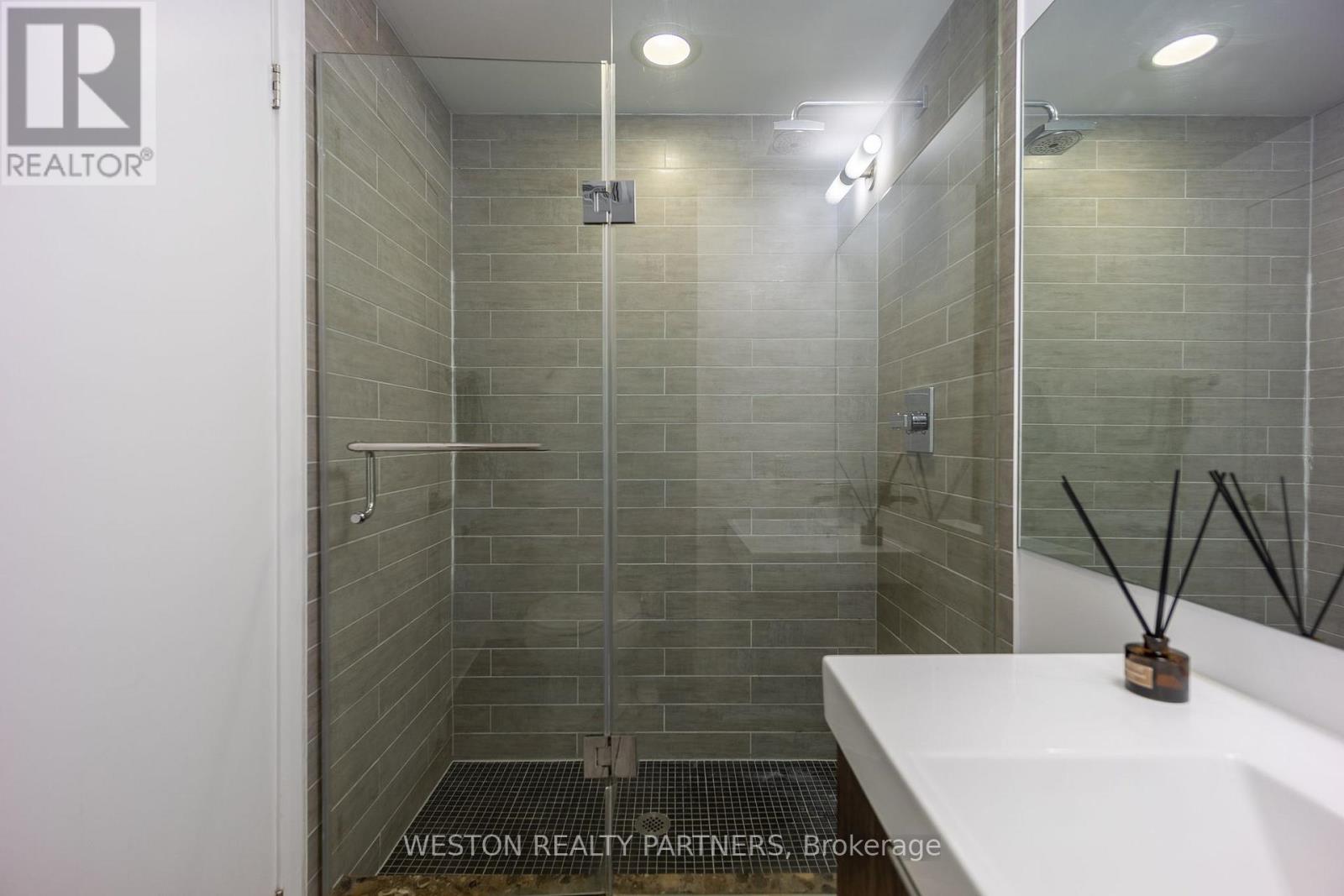 514 - 478 King Street W Property Photo 19