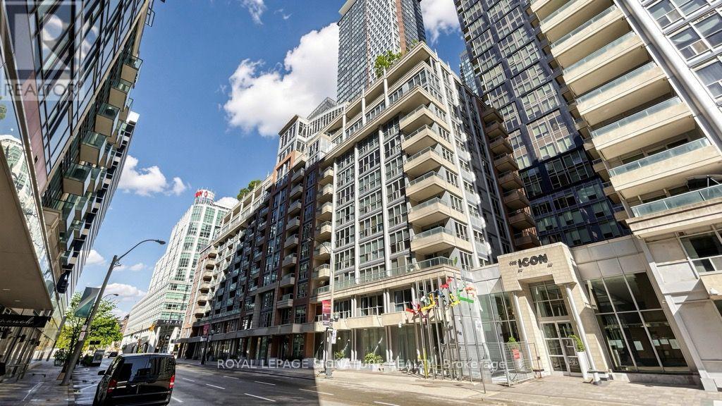 313 - 270 Wellington Street W Property Photo 1