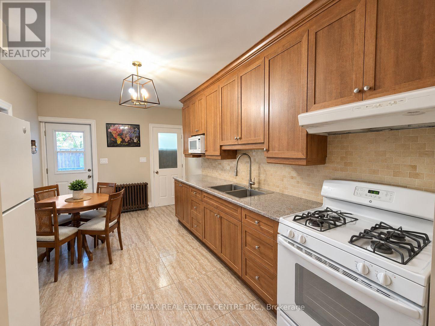 200 Roxton Road Property Photo 3