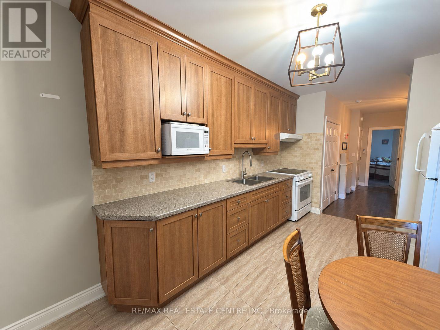 200 Roxton Road Property Photo 4