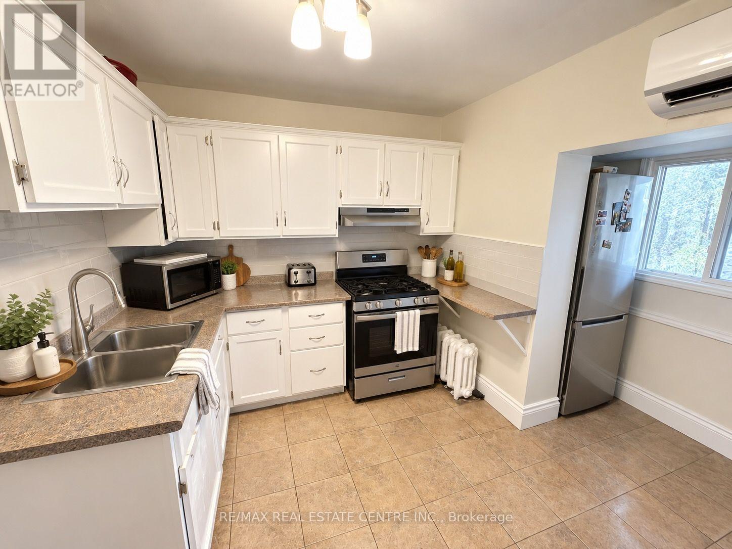 200 Roxton Road Property Photo 5