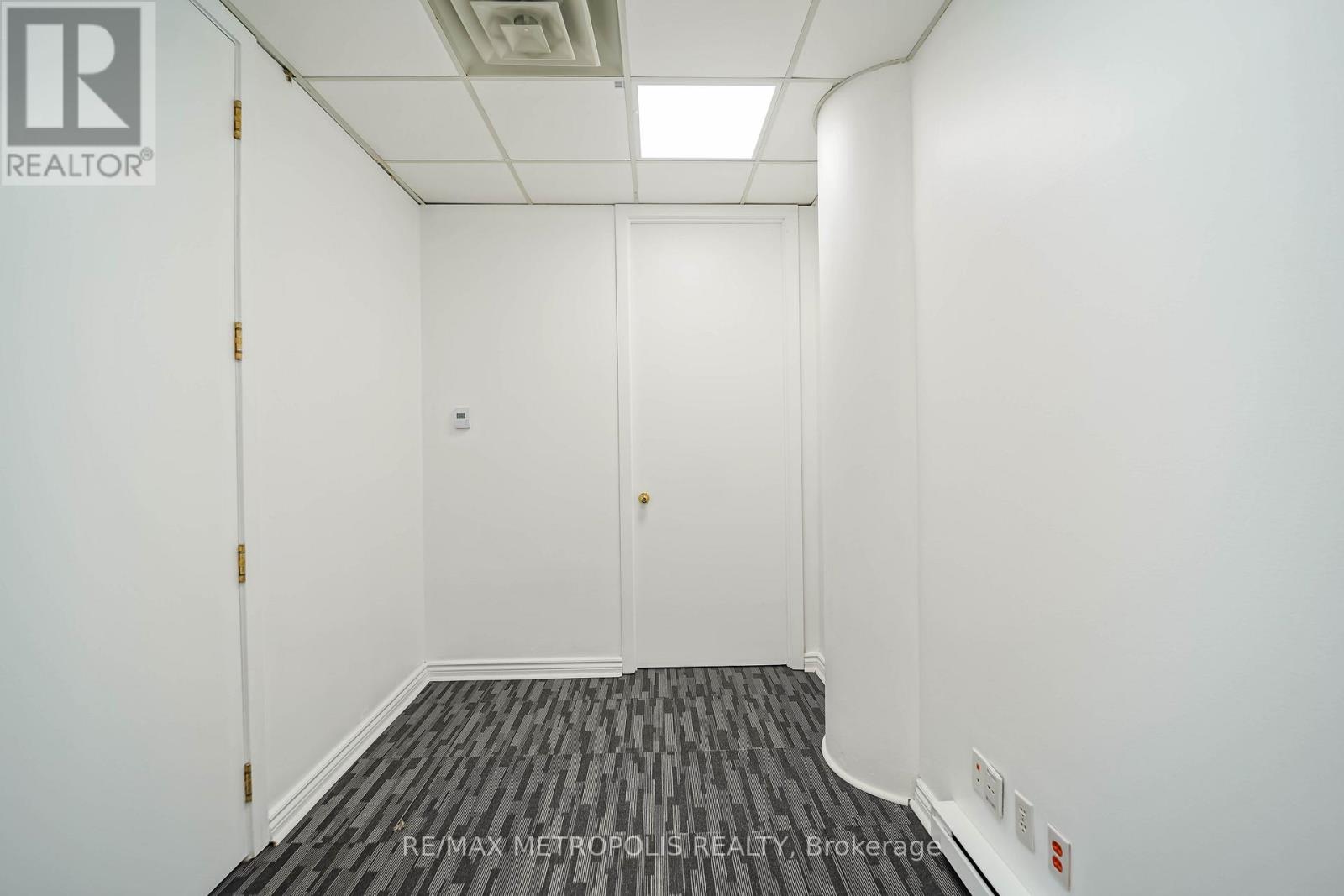 320 - 1033 Bay Street Property Photo 19