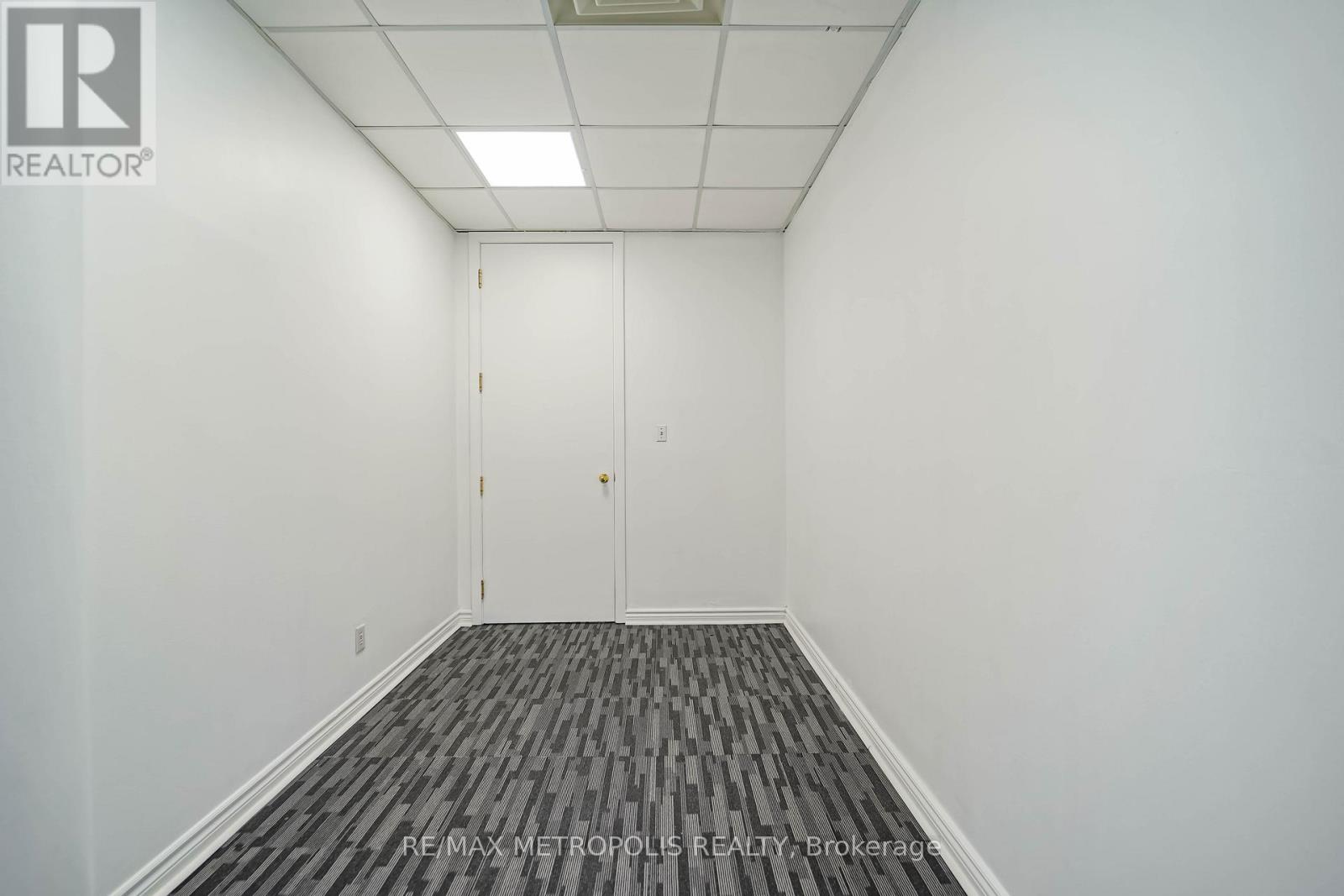 320 - 1033 Bay Street Property Photo 25