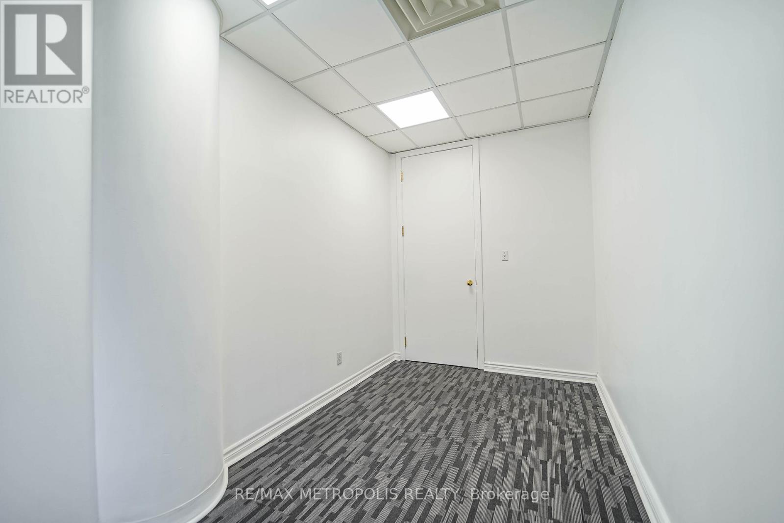 320 - 1033 Bay Street Property Photo 26