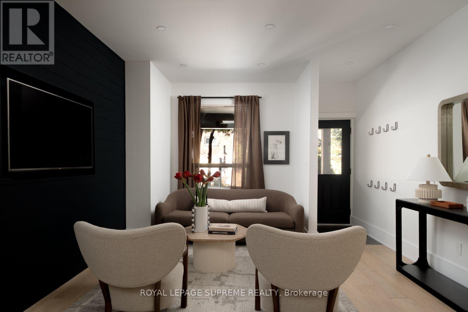 251 Crawford Street Property Photo 2