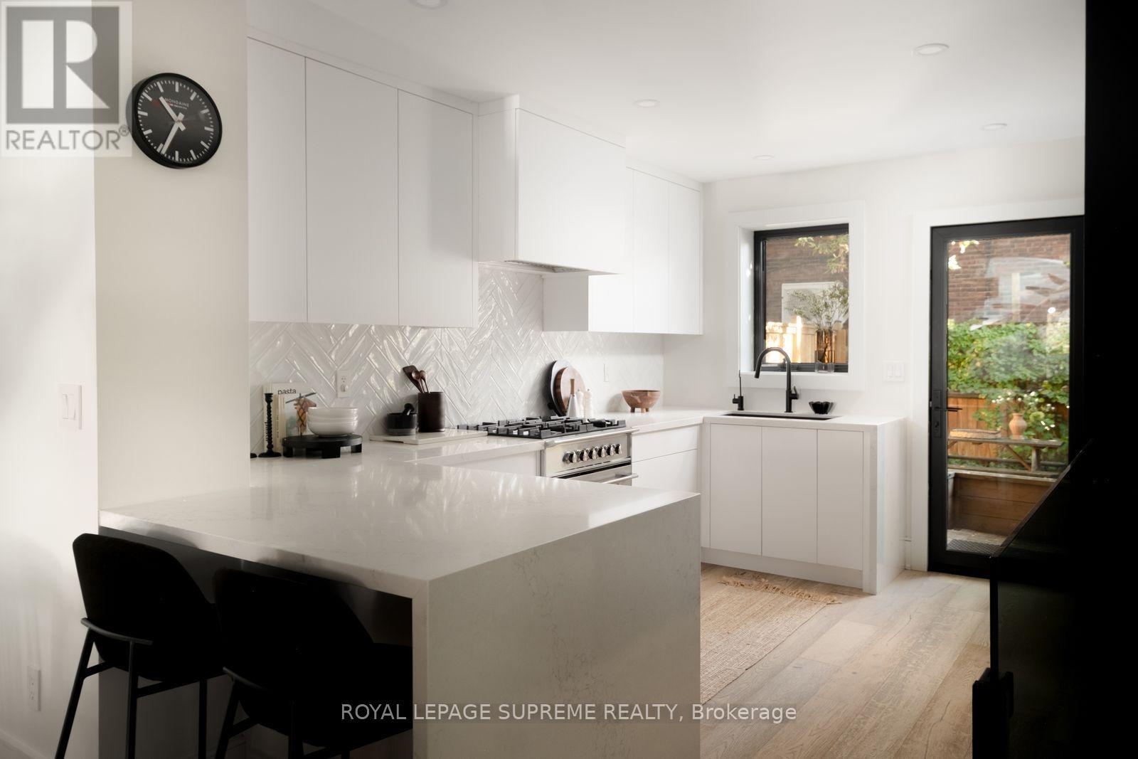 251 Crawford Street Property Photo 8
