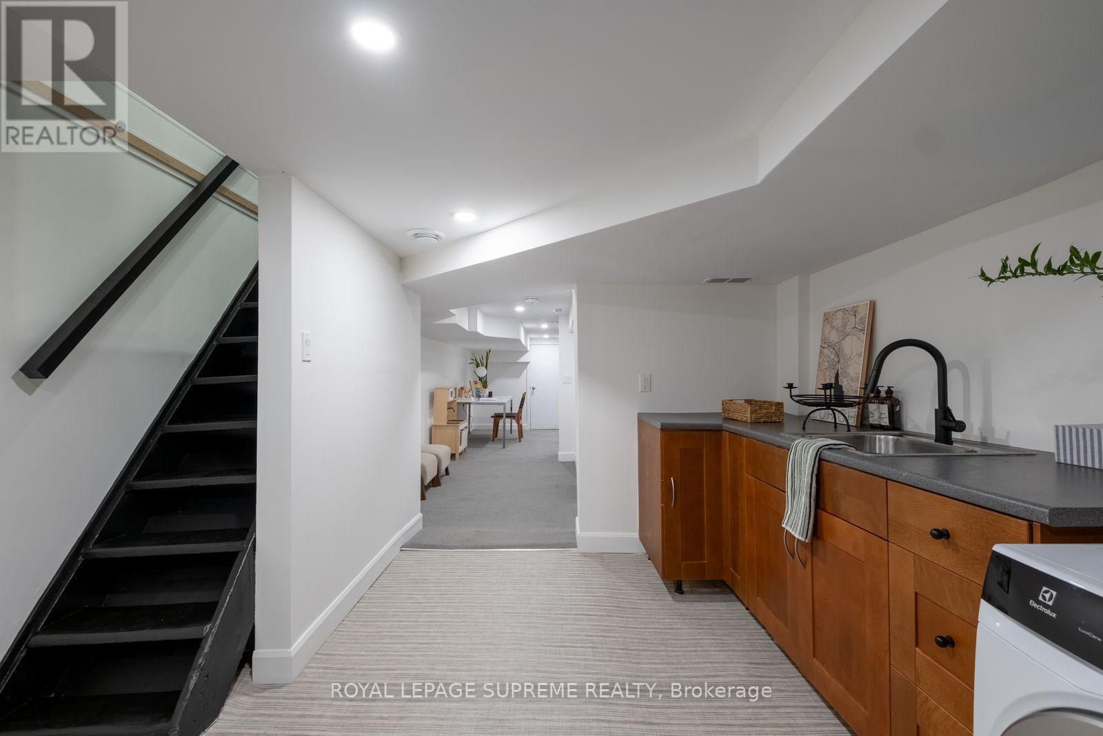 251 Crawford Street Property Photo 29