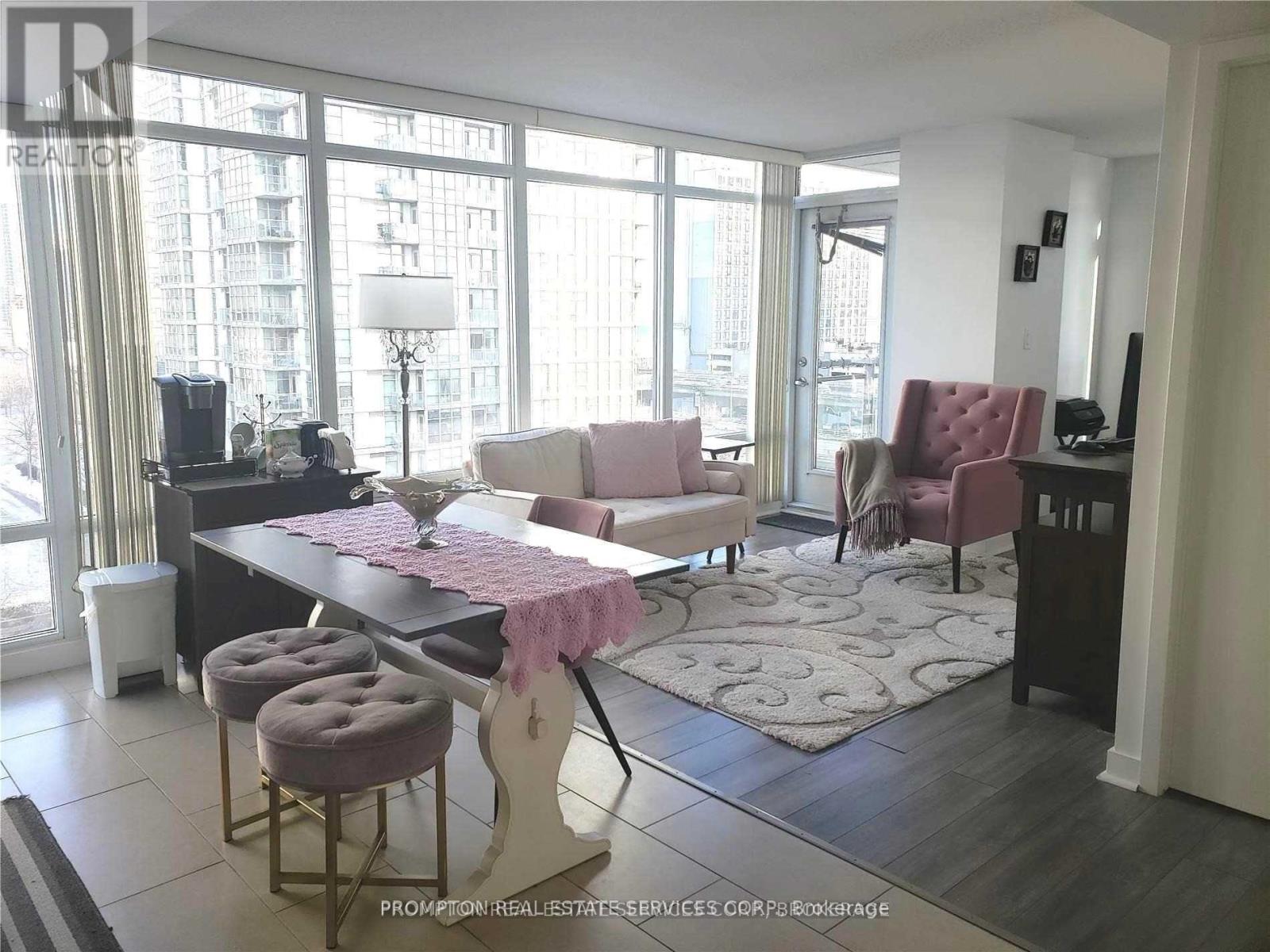 817 - 15 BRUNEL COURT Property Photo 1