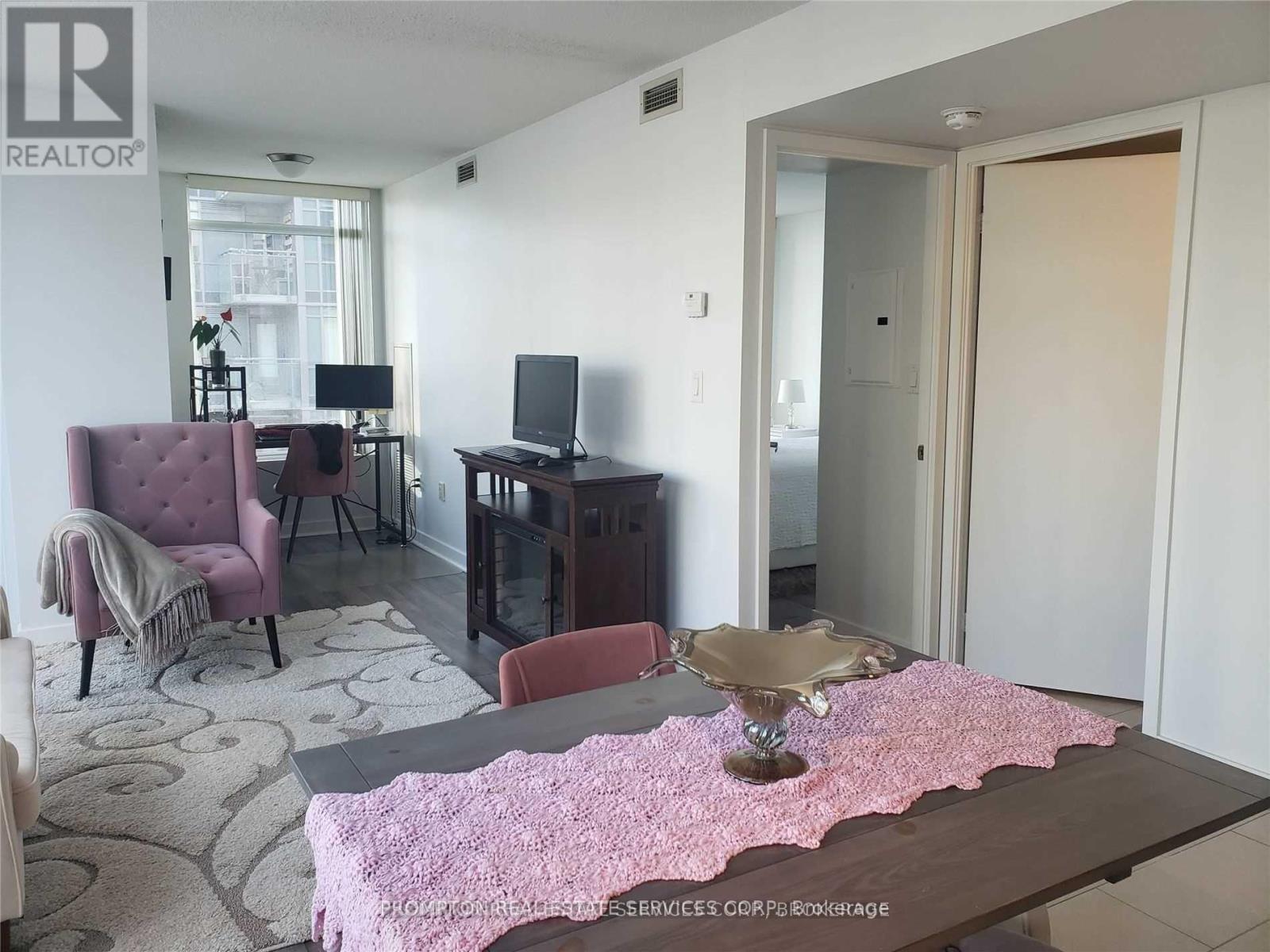 817 - 15 Brunel Court Property Photo 2
