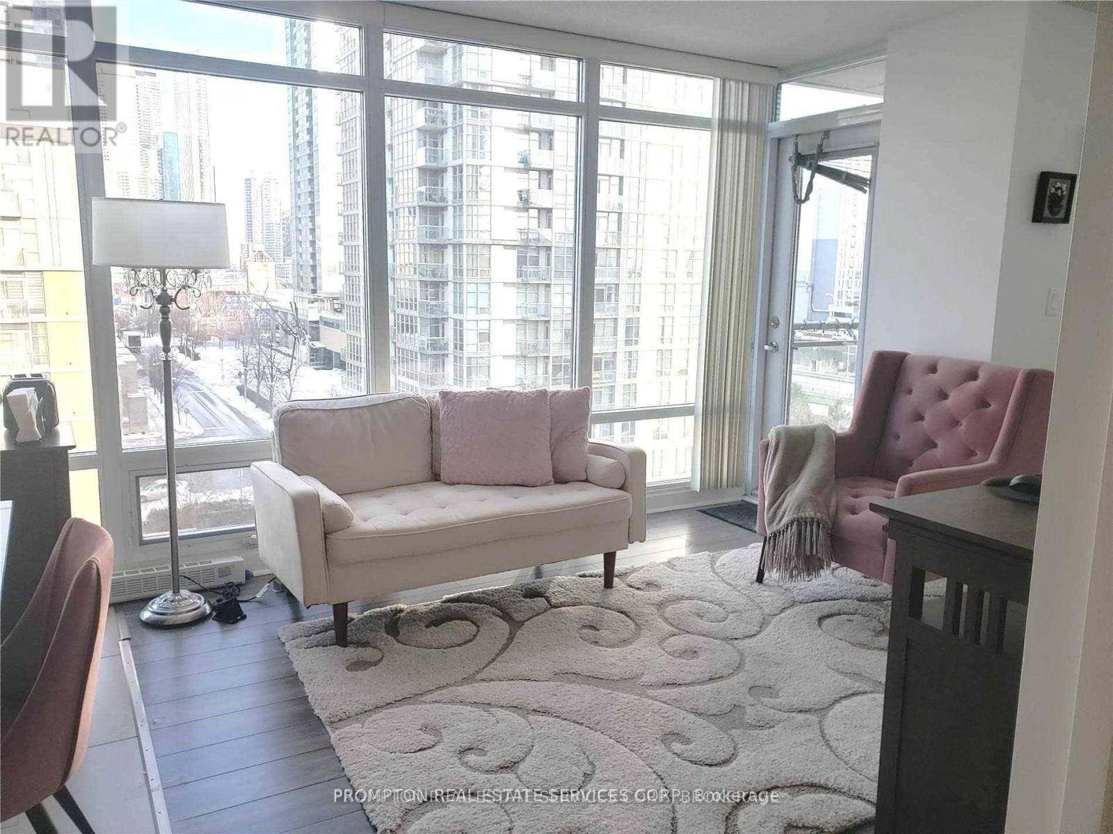 817 - 15 Brunel Court Property Photo 4