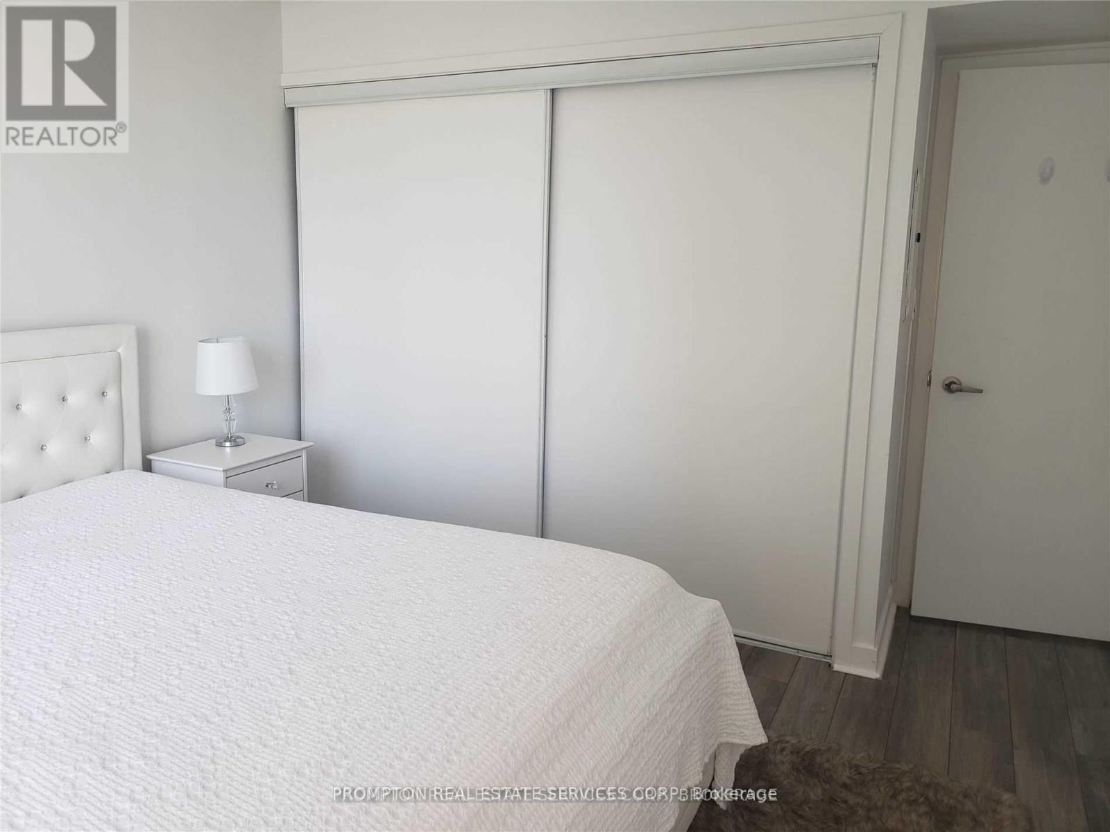 817 - 15 Brunel Court Property Photo 8