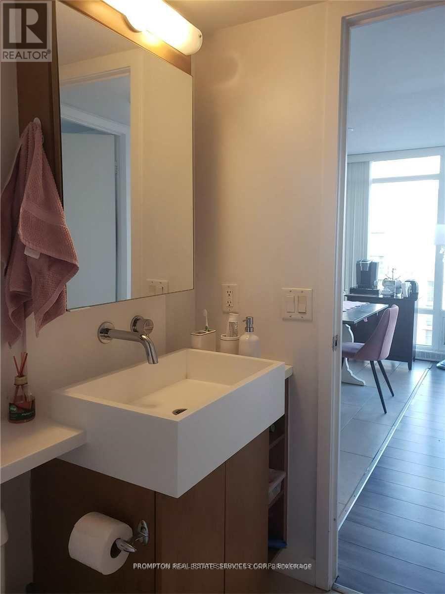 817 - 15 Brunel Court Property Photo 12