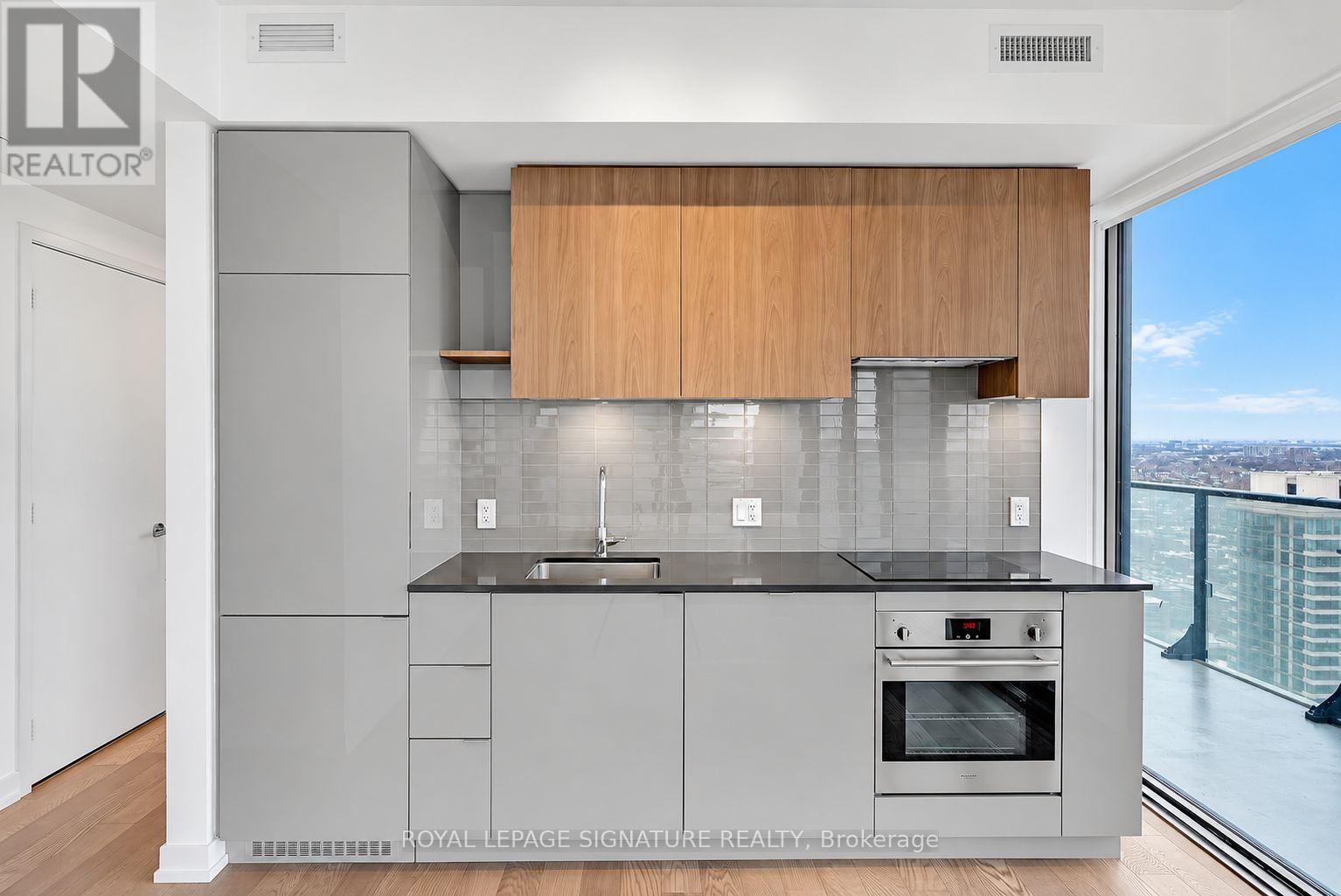 3604 - 161 Roehampton Avenue Property Photo 3