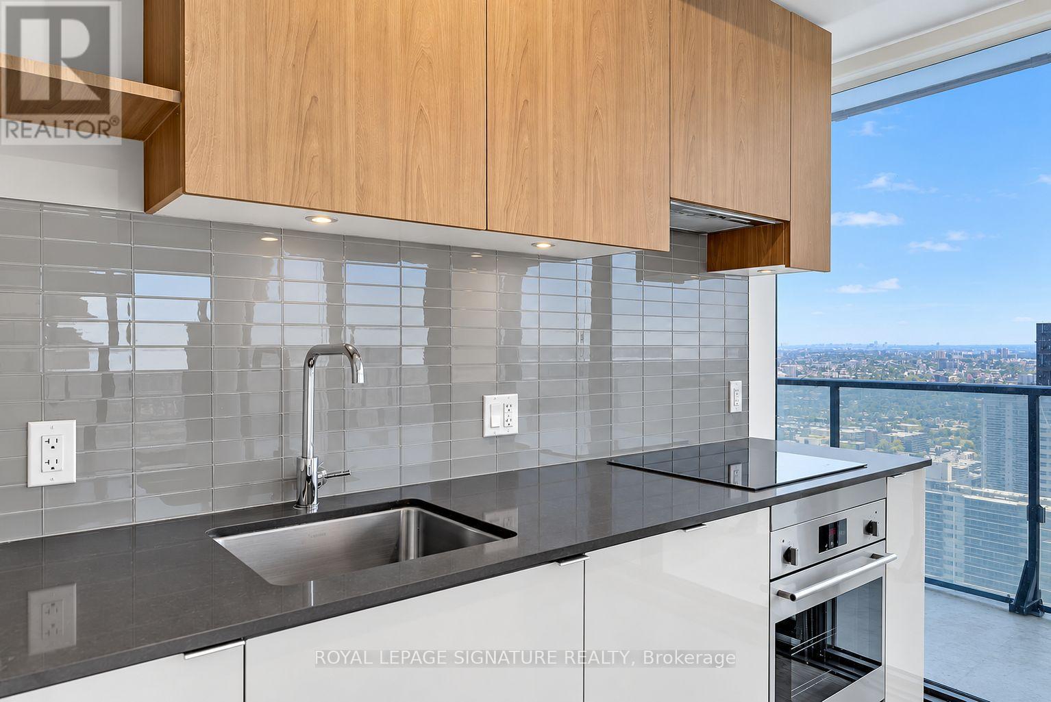3604 - 161 Roehampton Avenue Property Photo 4