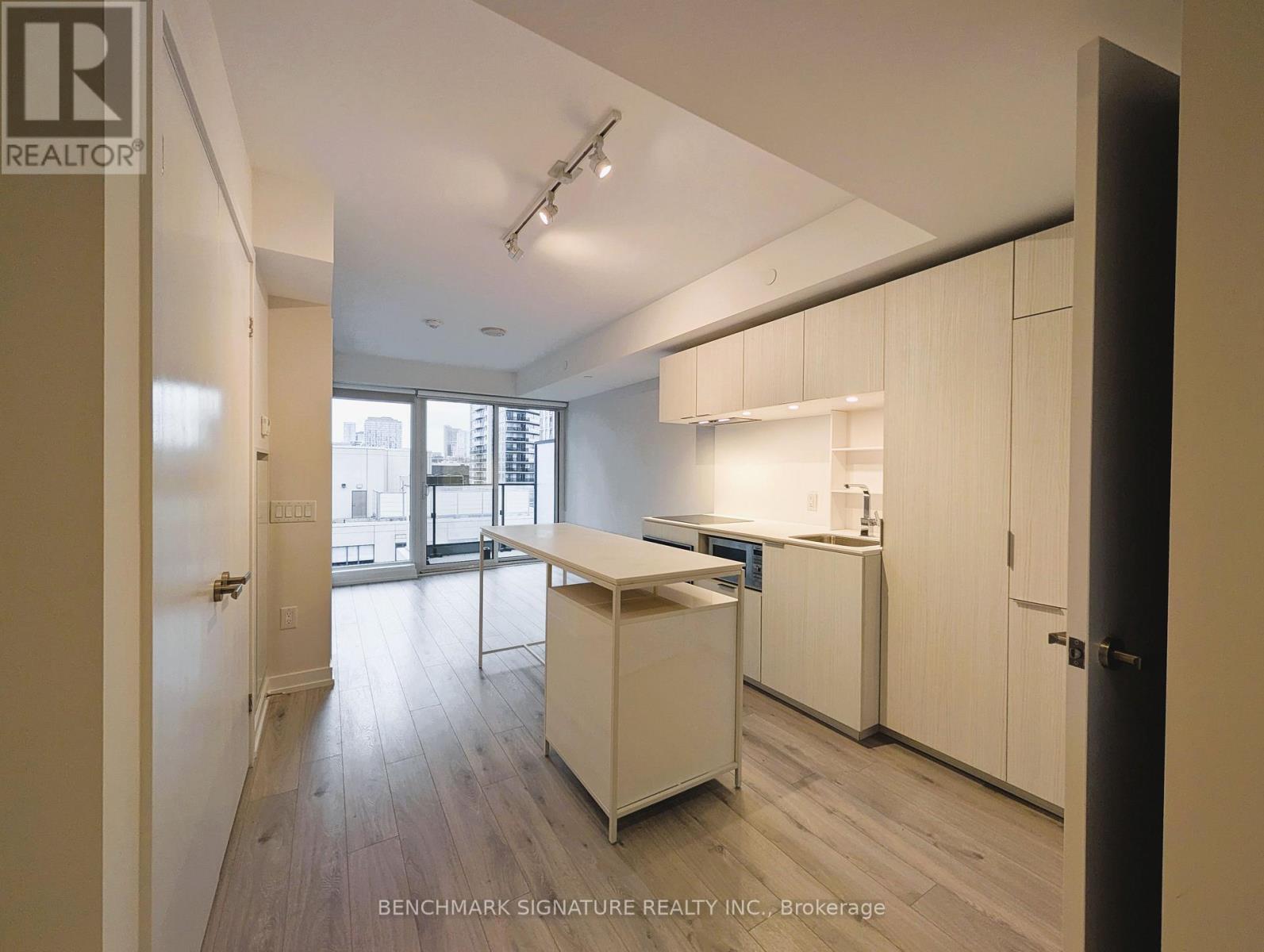 1812 - 77 Shuter Street Property Photo 1