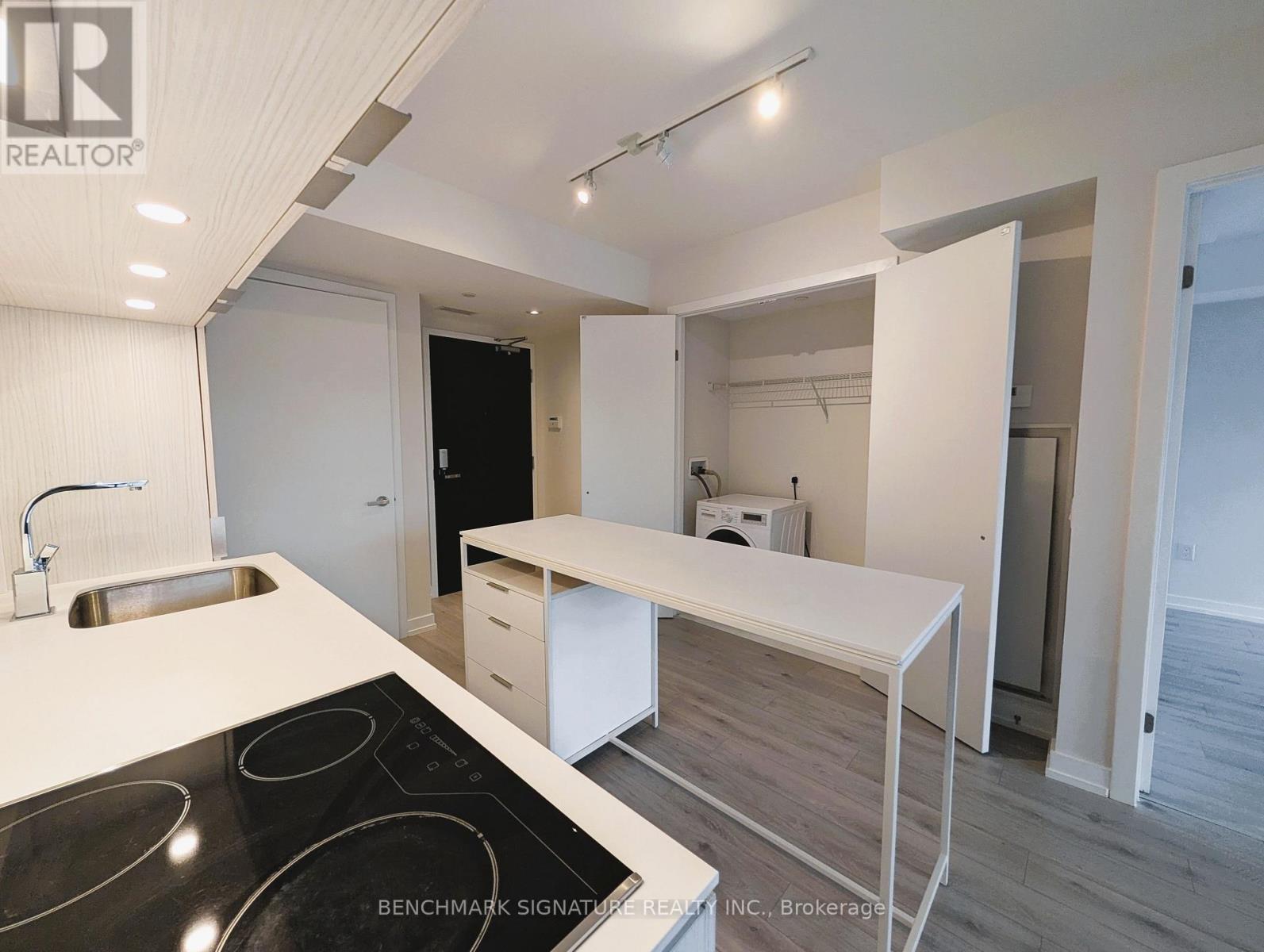 1812 - 77 Shuter Street Property Photo 3