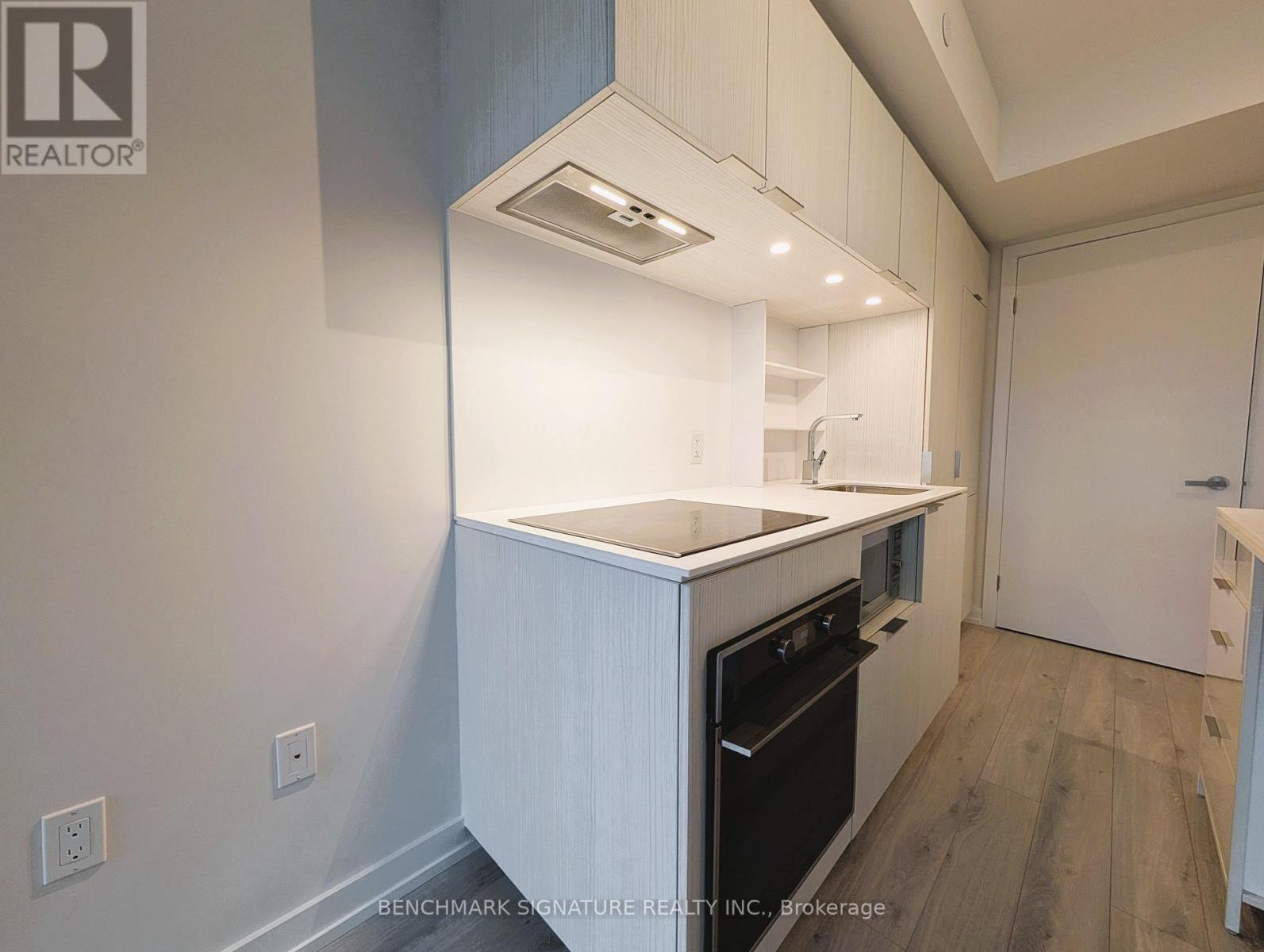 1812 - 77 Shuter Street Property Photo 5