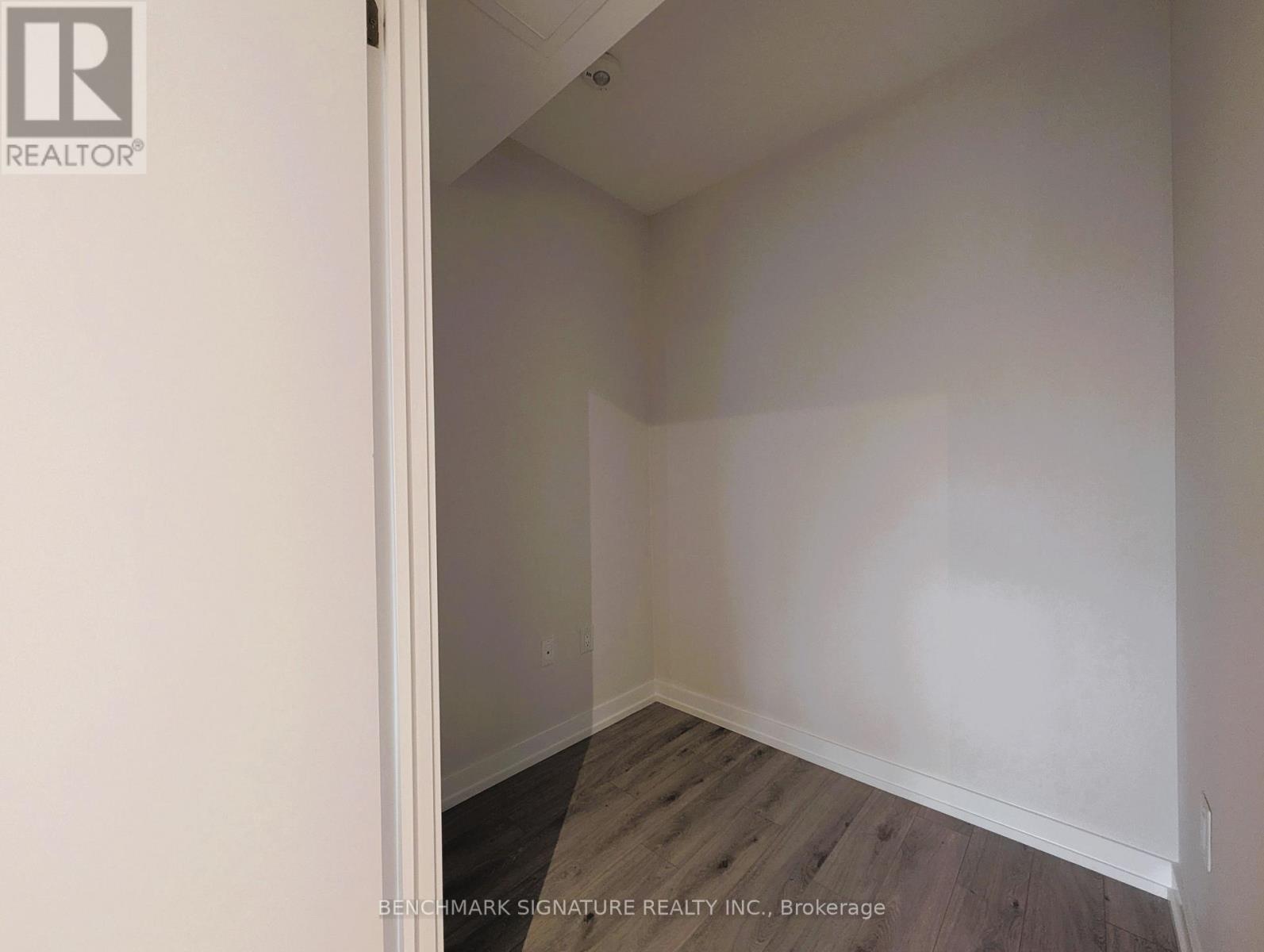 1812 - 77 Shuter Street Property Photo 6