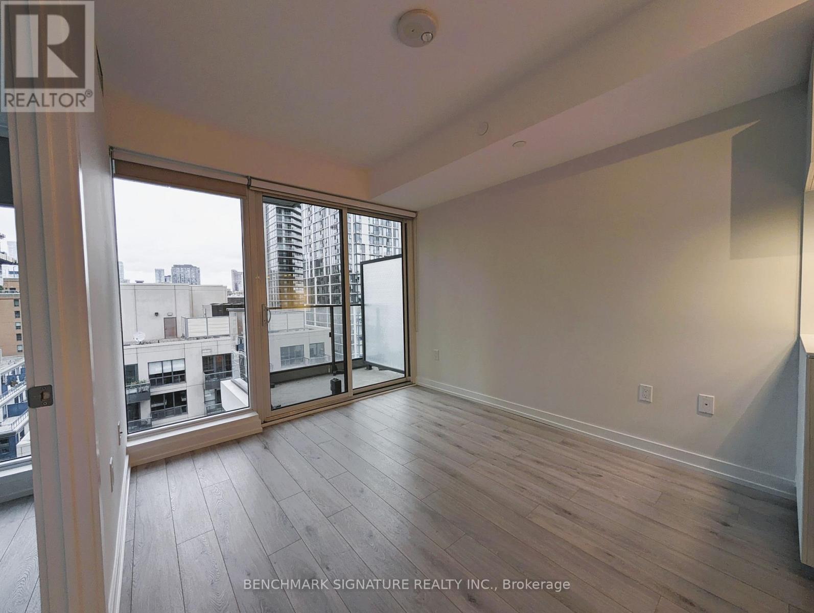 1812 - 77 Shuter Street Property Photo 7