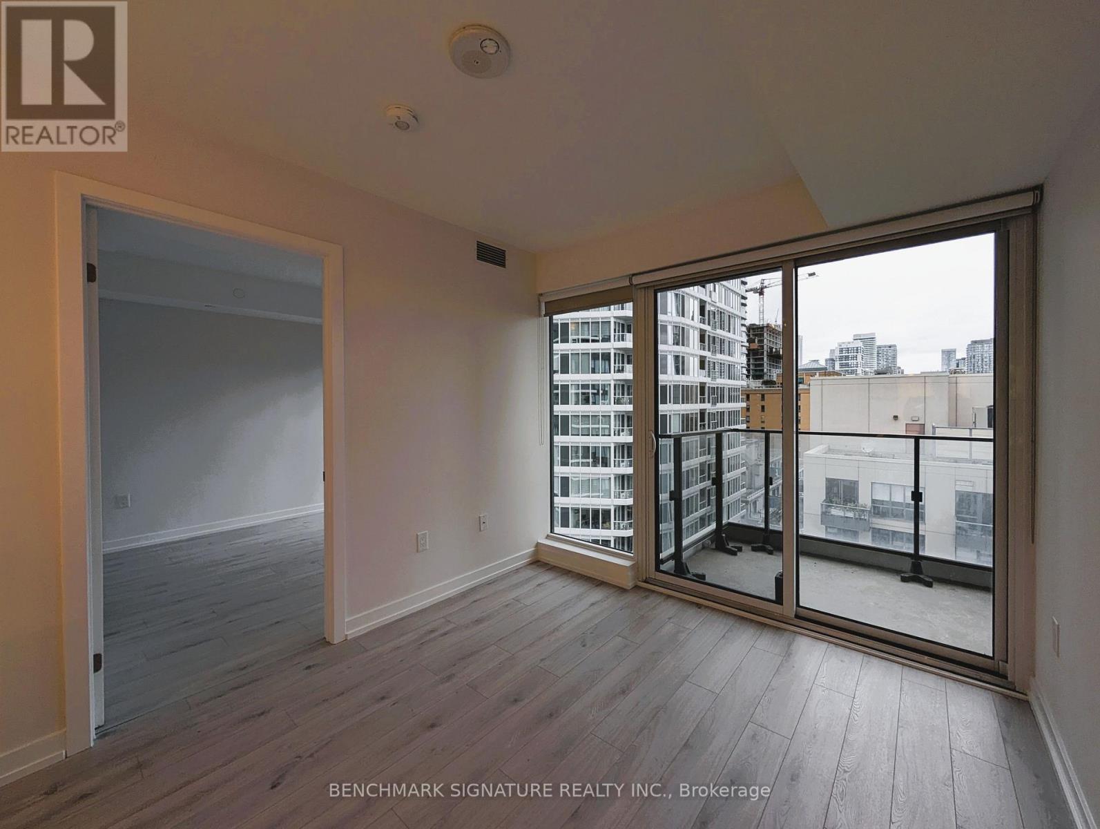 1812 - 77 Shuter Street Property Photo 8