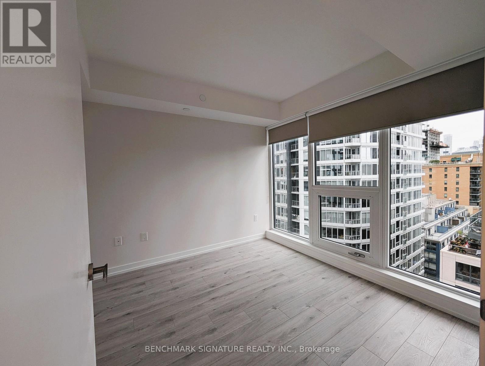 1812 - 77 Shuter Street Property Photo 9