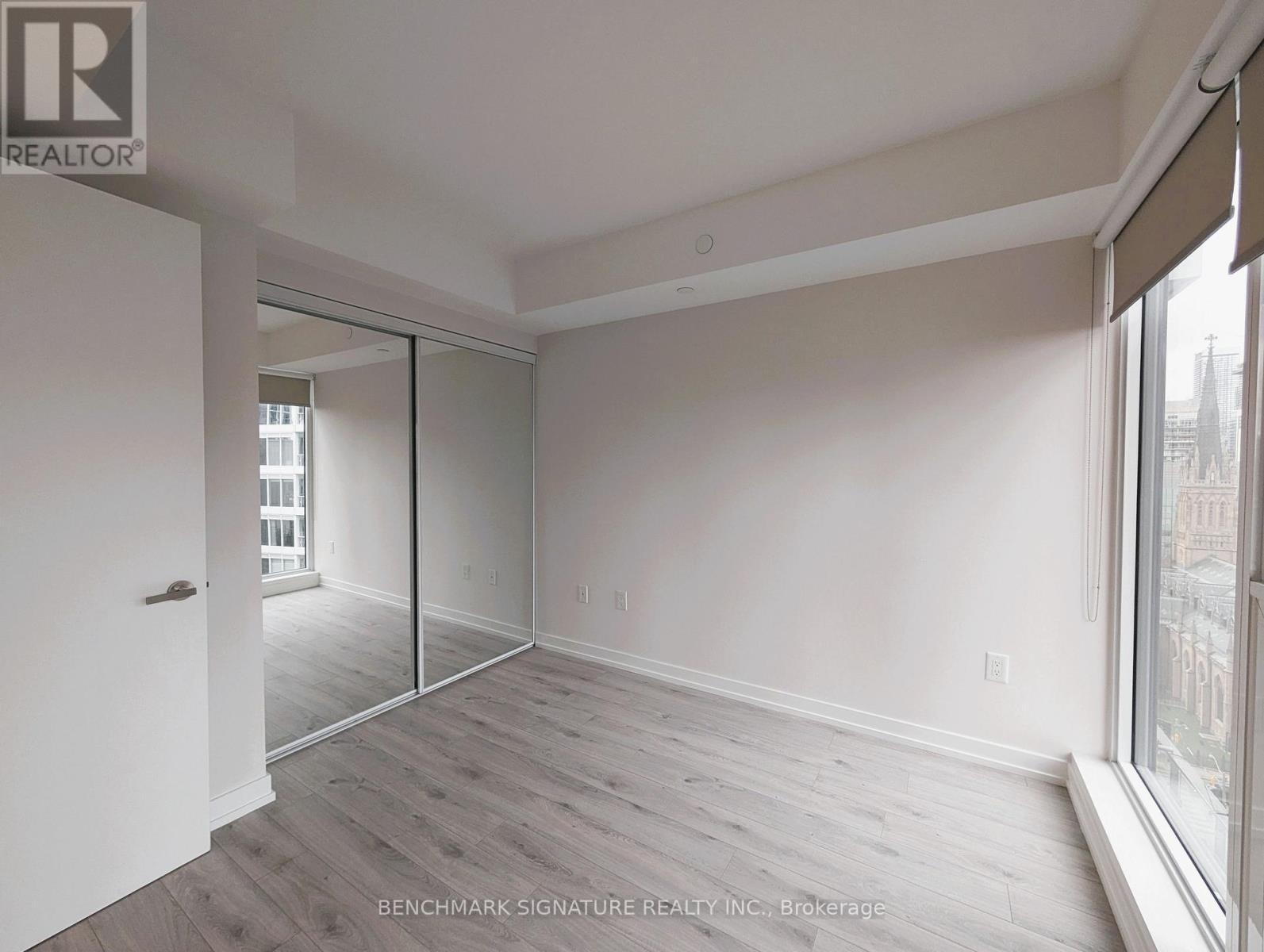 1812 - 77 Shuter Street Property Photo 10