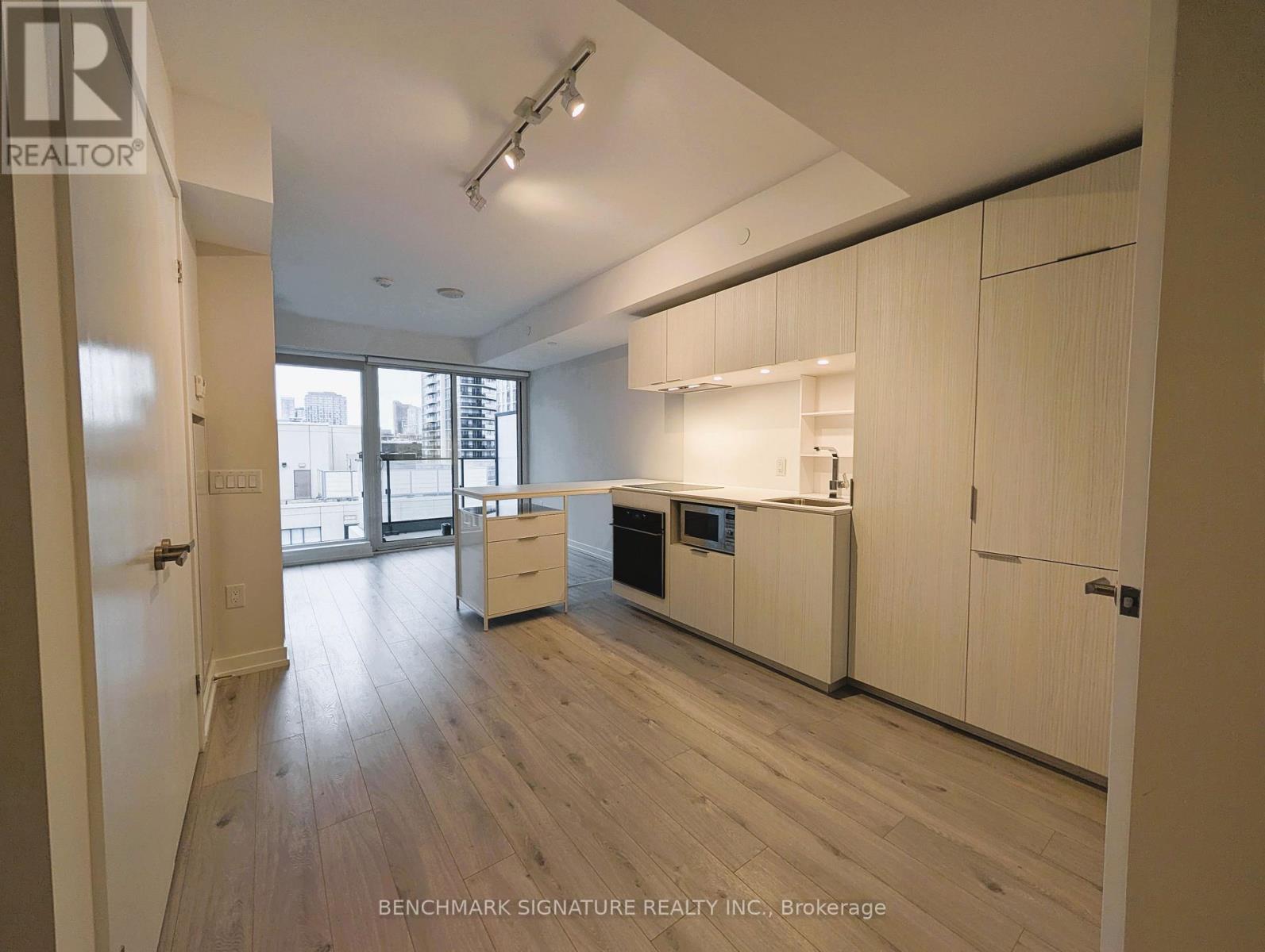 1812 - 77 Shuter Street Property Photo 13