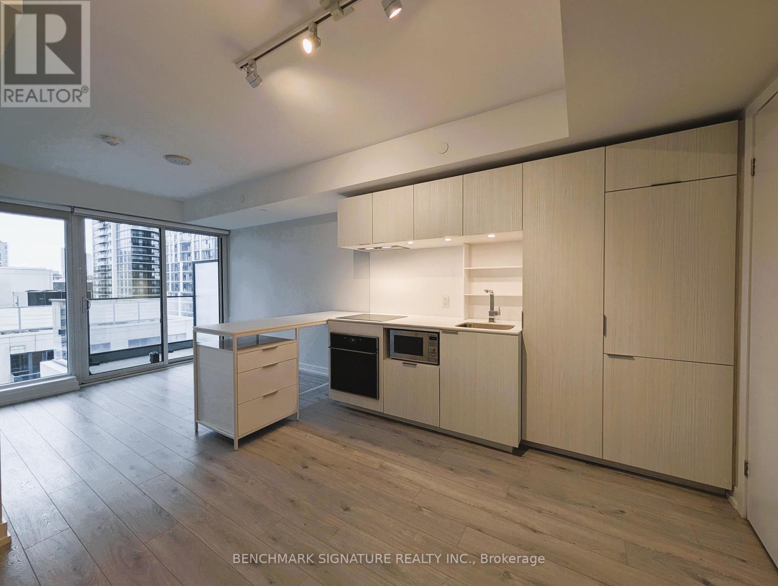 1812 - 77 Shuter Street Property Photo 14