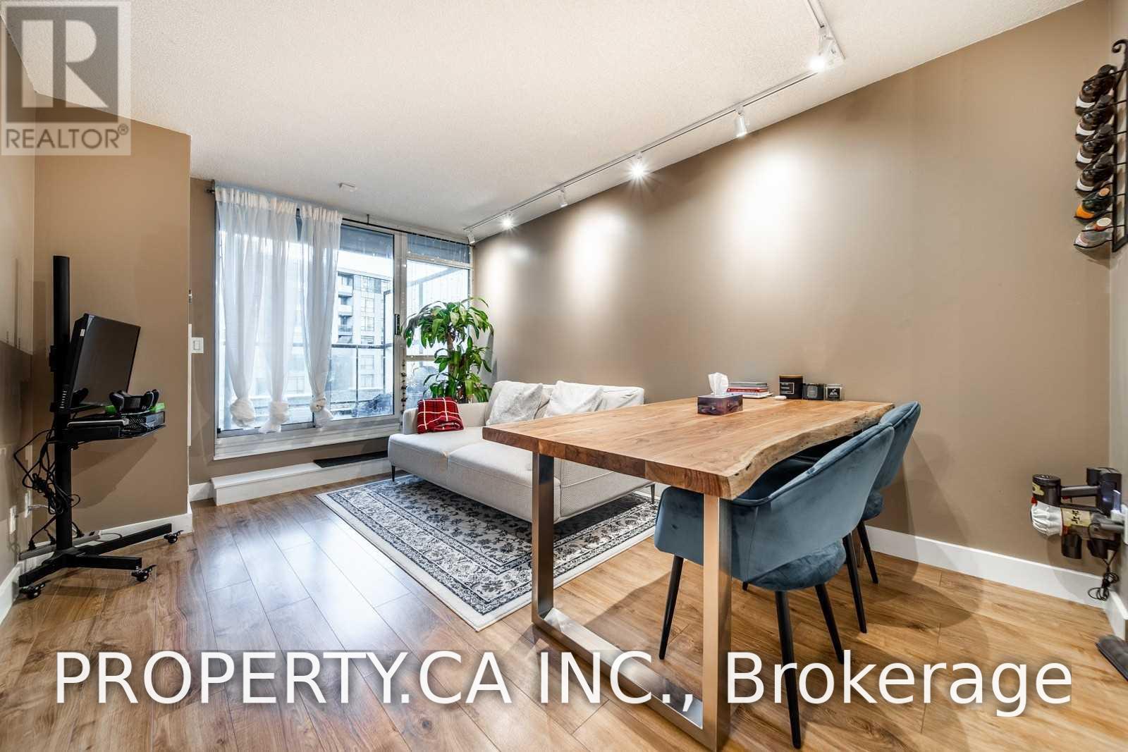 318 - 219 Fort York Boulevard Property Photo 6