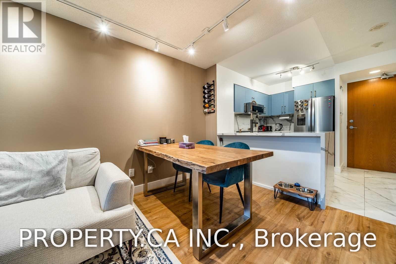 318 - 219 Fort York Boulevard Property Photo 7