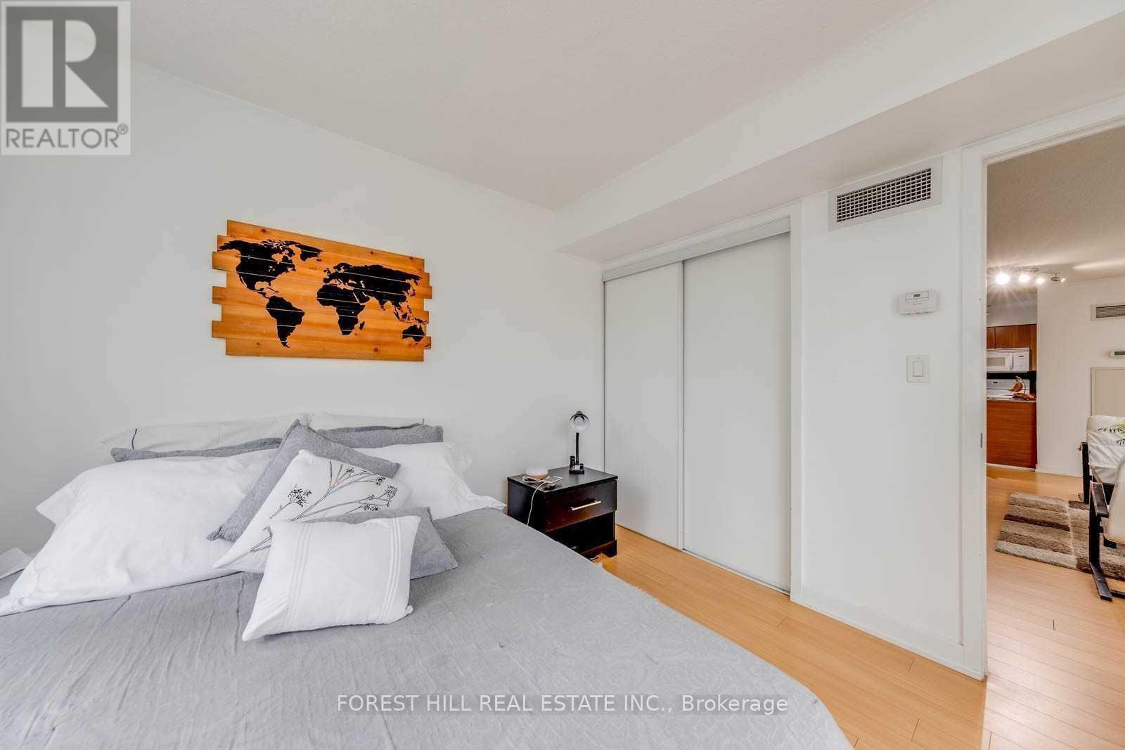 1006 - 11 Brunel Court Property Photo 6