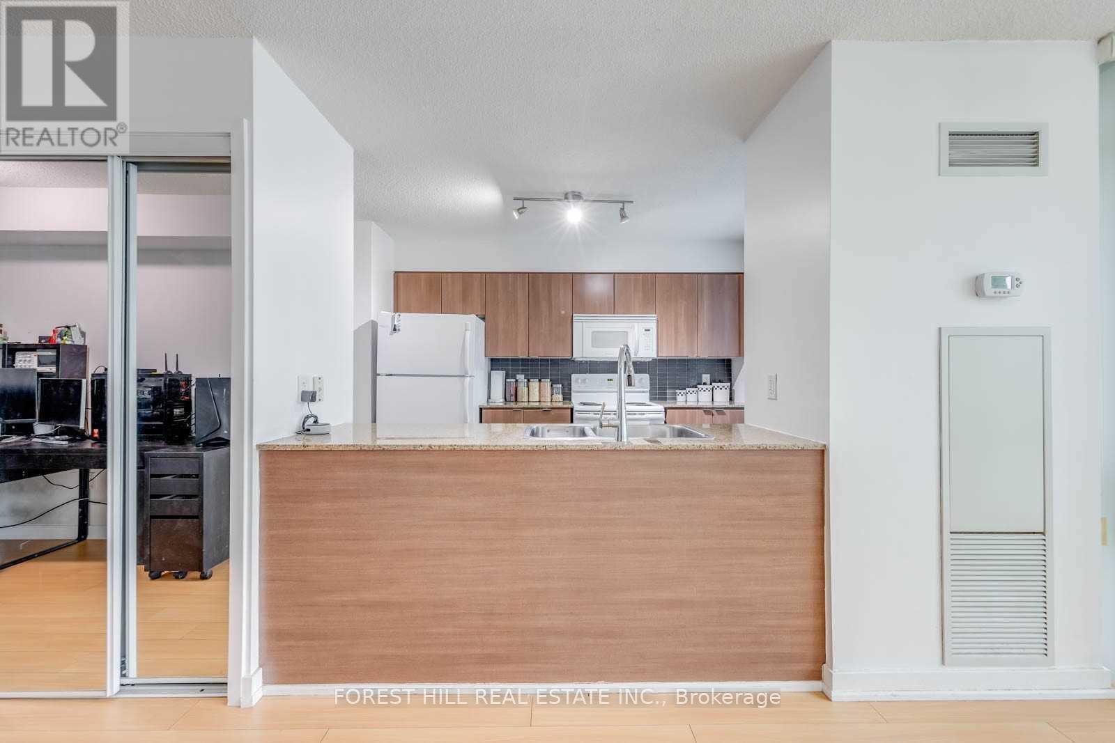 1006 - 11 Brunel Court Property Photo 8
