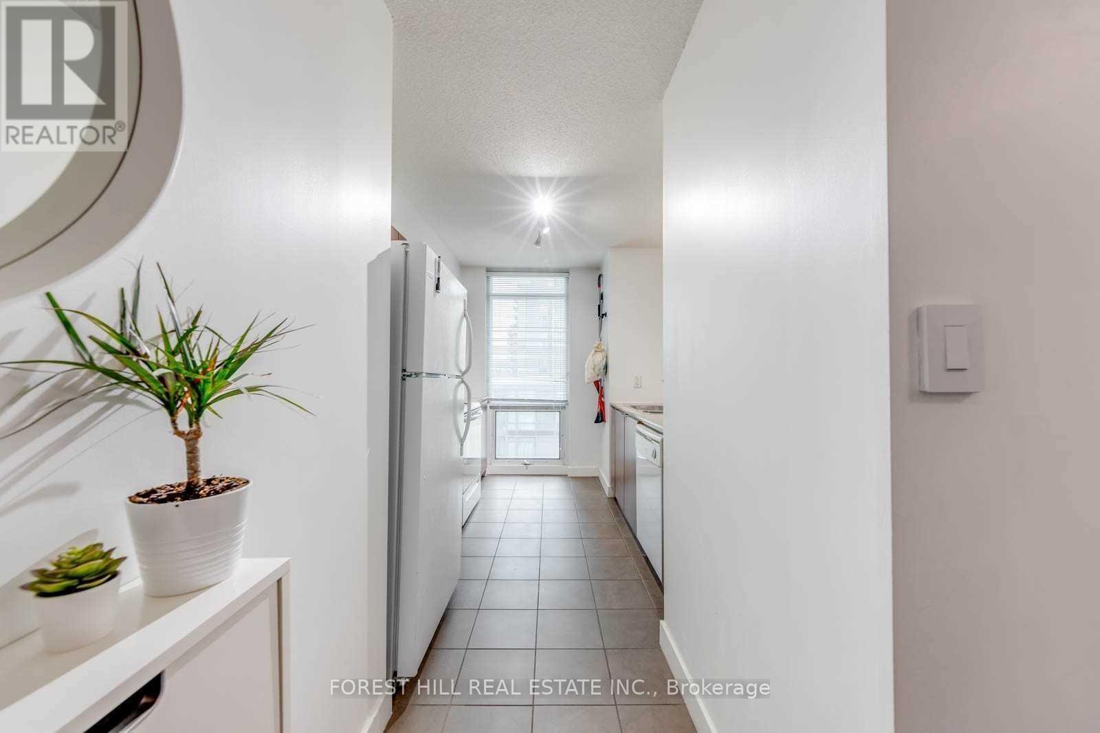 1006 - 11 Brunel Court Property Photo 9