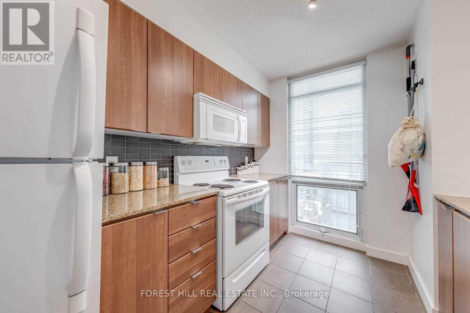 1006 - 11 Brunel Court Property Photo 10