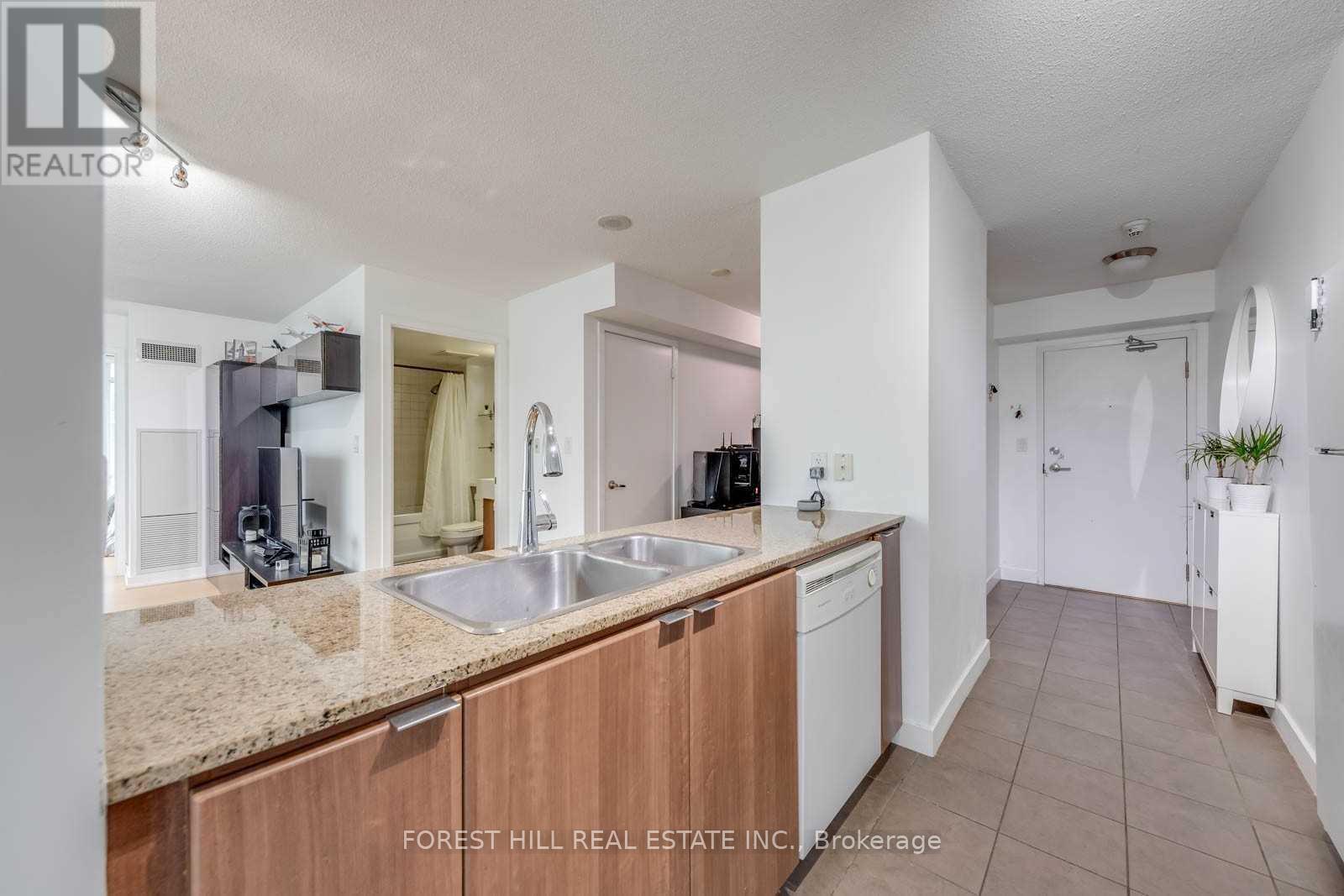 1006 - 11 Brunel Court Property Photo 12