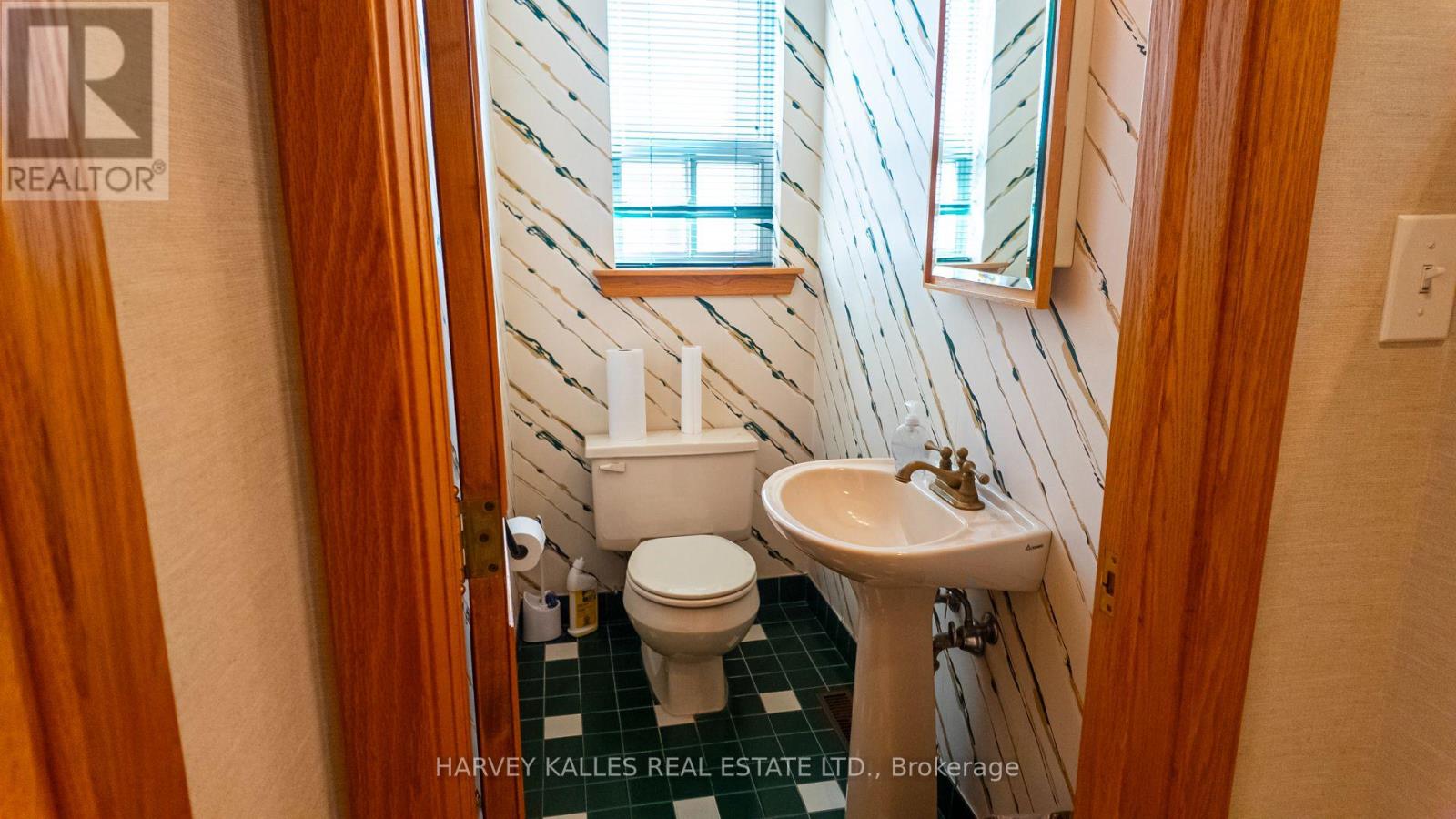 137 Sheppard Avenue E Property Photo 23