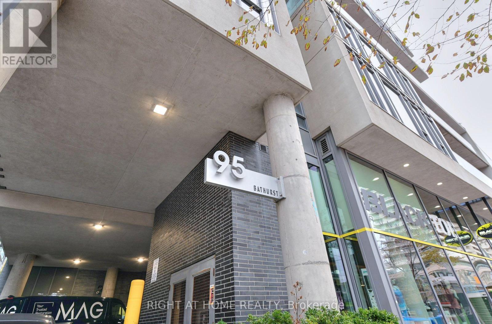 422 - 95 Bathurst Street Property Photo 2