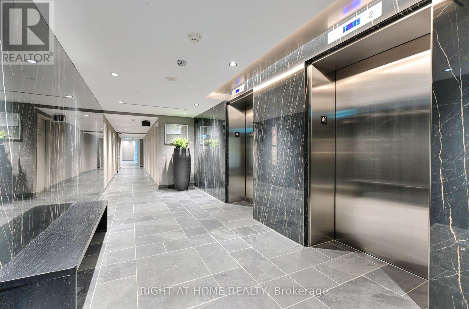422 - 95 Bathurst Street Property Photo 3
