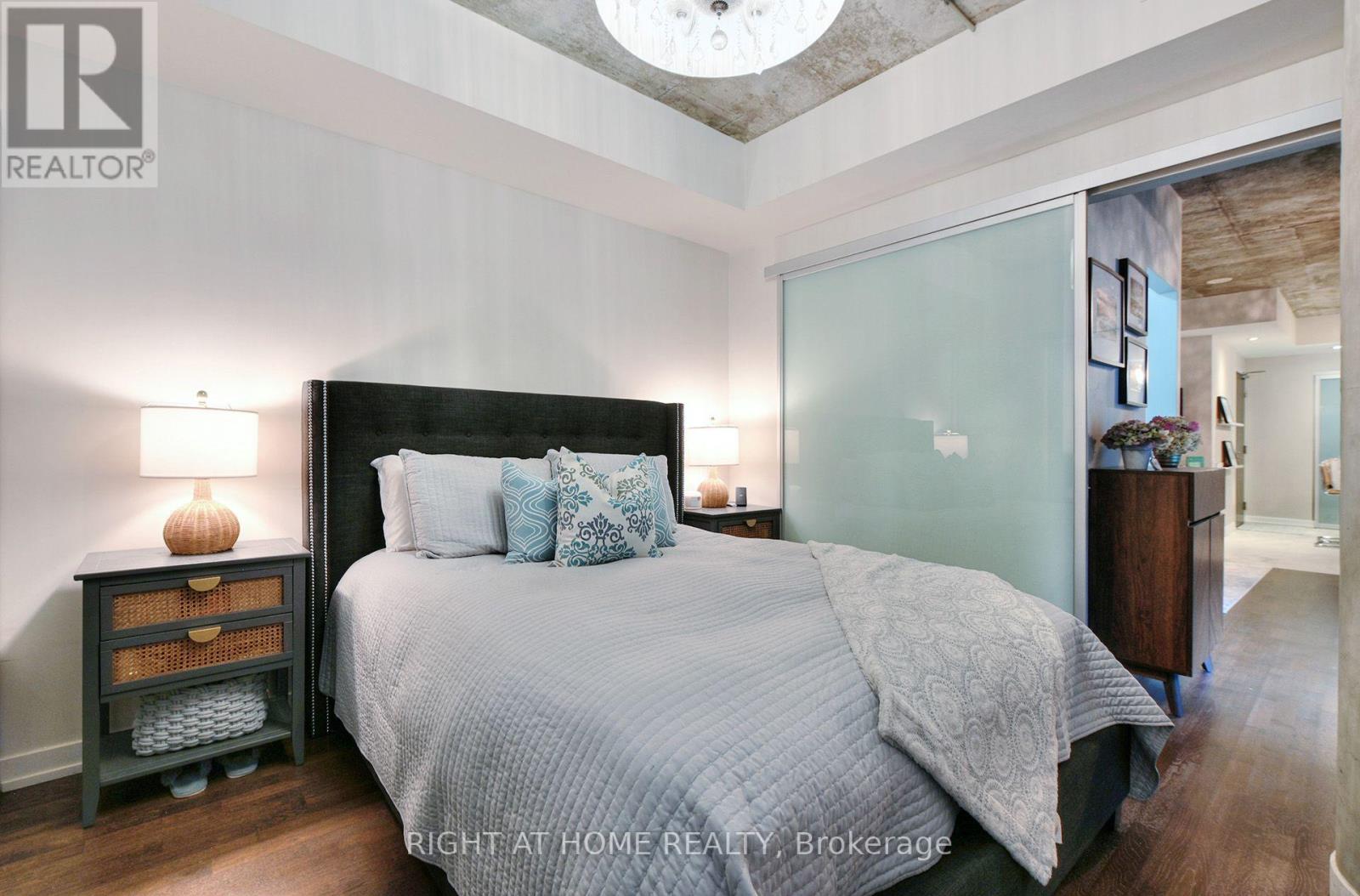 422 - 95 Bathurst Street Property Photo 20