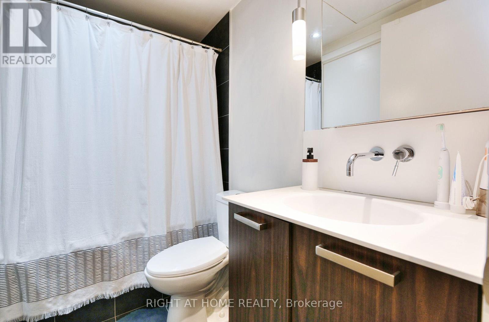 422 - 95 Bathurst Street Property Photo 23