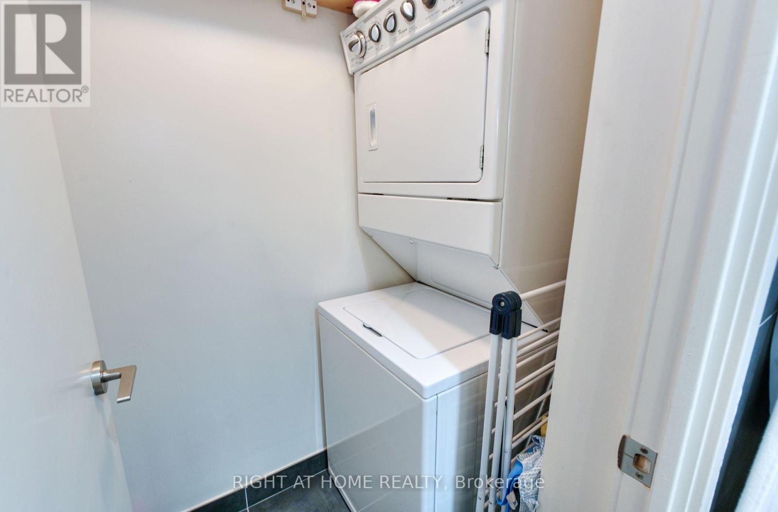 422 - 95 Bathurst Street Property Photo 25