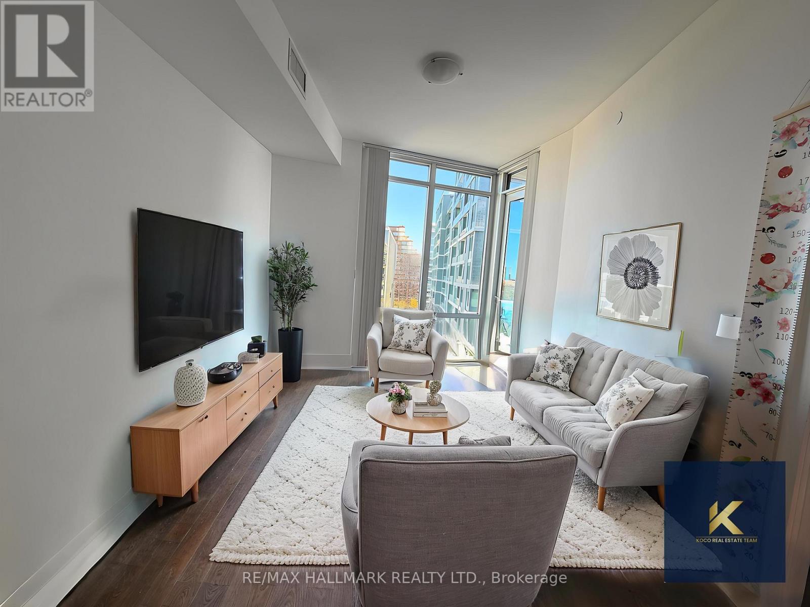 807 - 15 Merchants' Wharf Property Photo 2