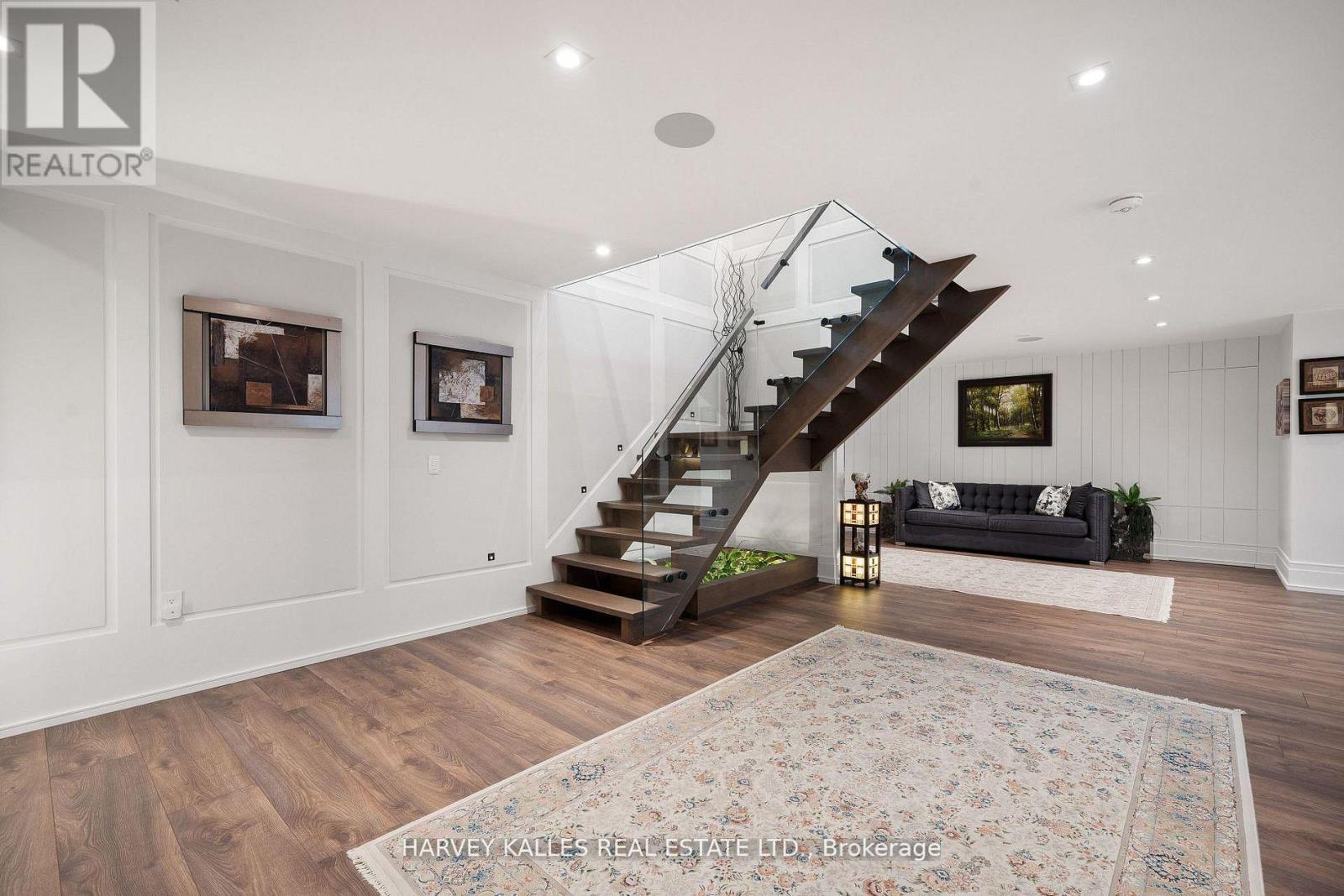 140 Sandringham Drive Property Photo 32