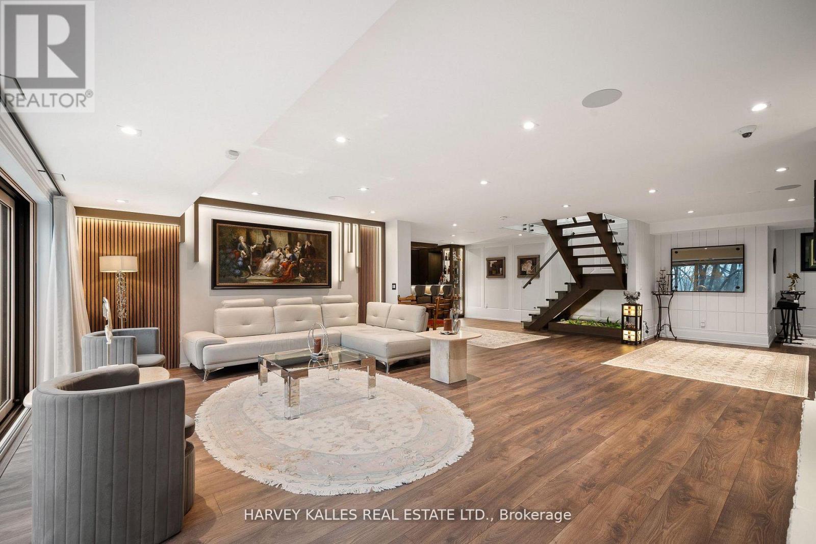 140 Sandringham Drive Property Photo 35