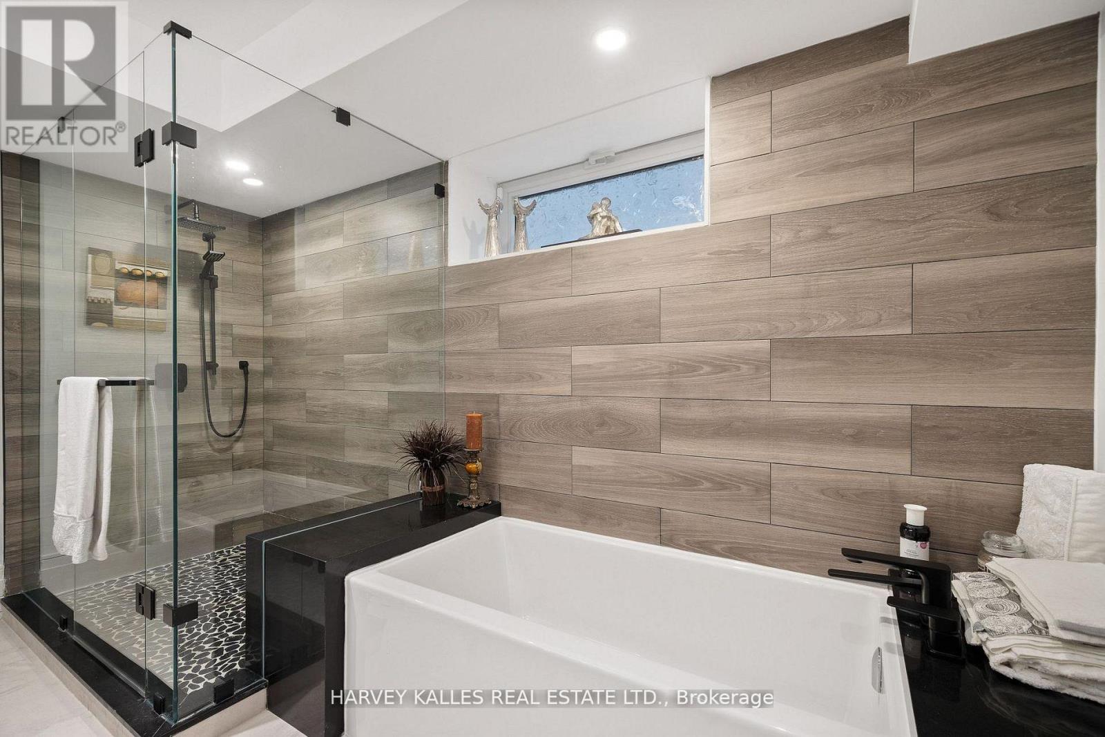 140 Sandringham Drive Property Photo 40