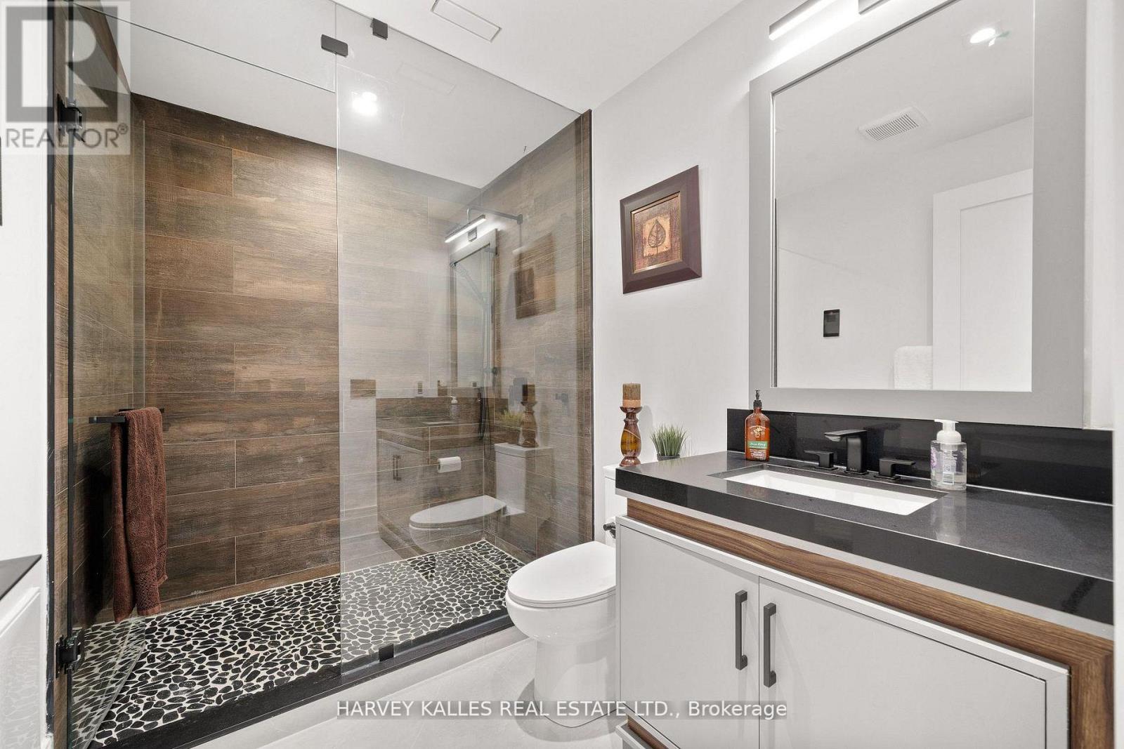 140 Sandringham Drive Property Photo 45