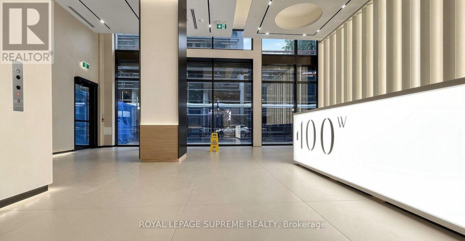 810 - 400 King Street W Property Photo 2