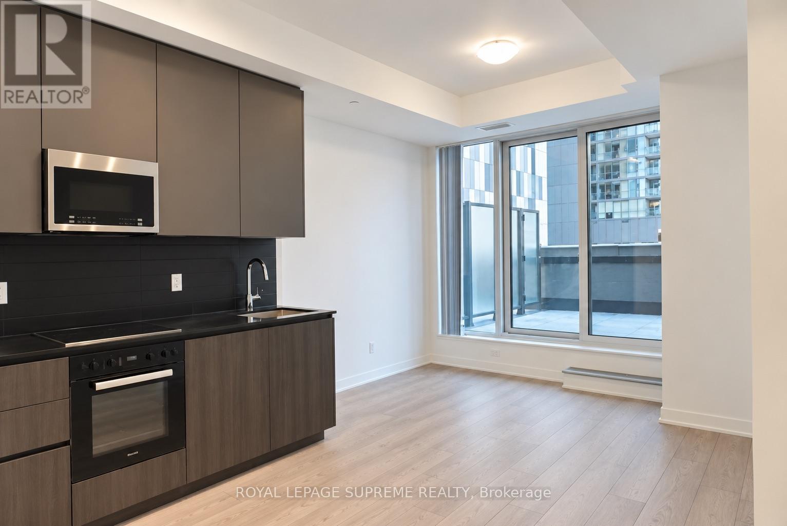 810 - 400 King Street W Property Photo 14
